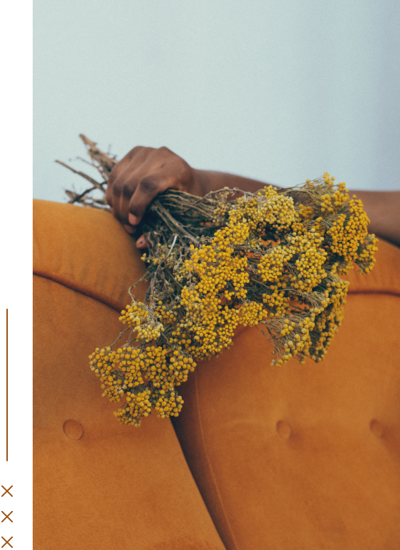 Natural floral arrangement in a warm and welcoming therapy environment at SEEN Psychology