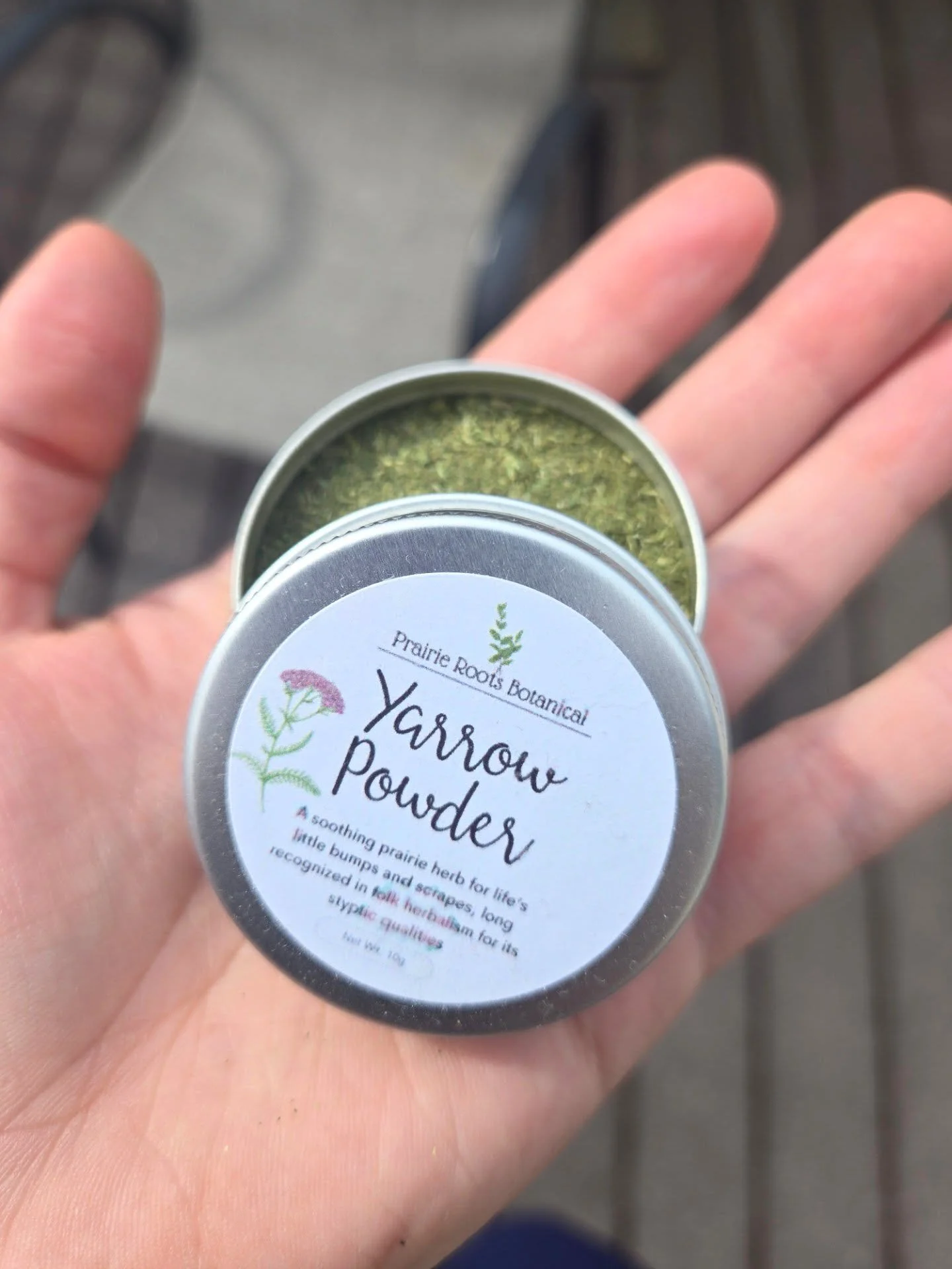 We&rsquo;ve already had a few falls over here with the weather warming up 🙃
kids running through puddles, ice still hiding underneath&hellip; you can imagine how it goes. 😂

I love that I can just reach for my yarrow powder.
Simple &amp; no fuss, i