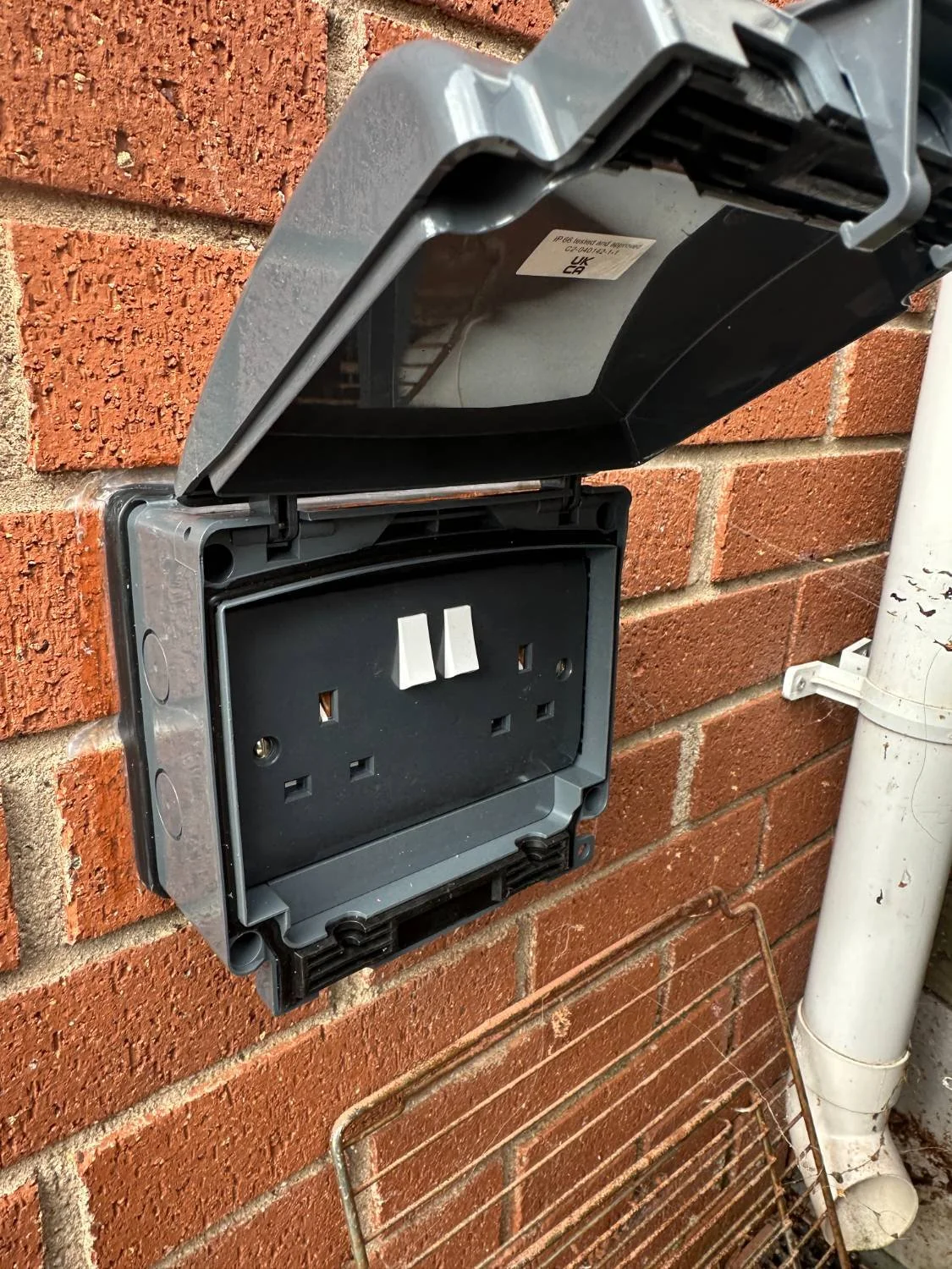 External waterproof socket