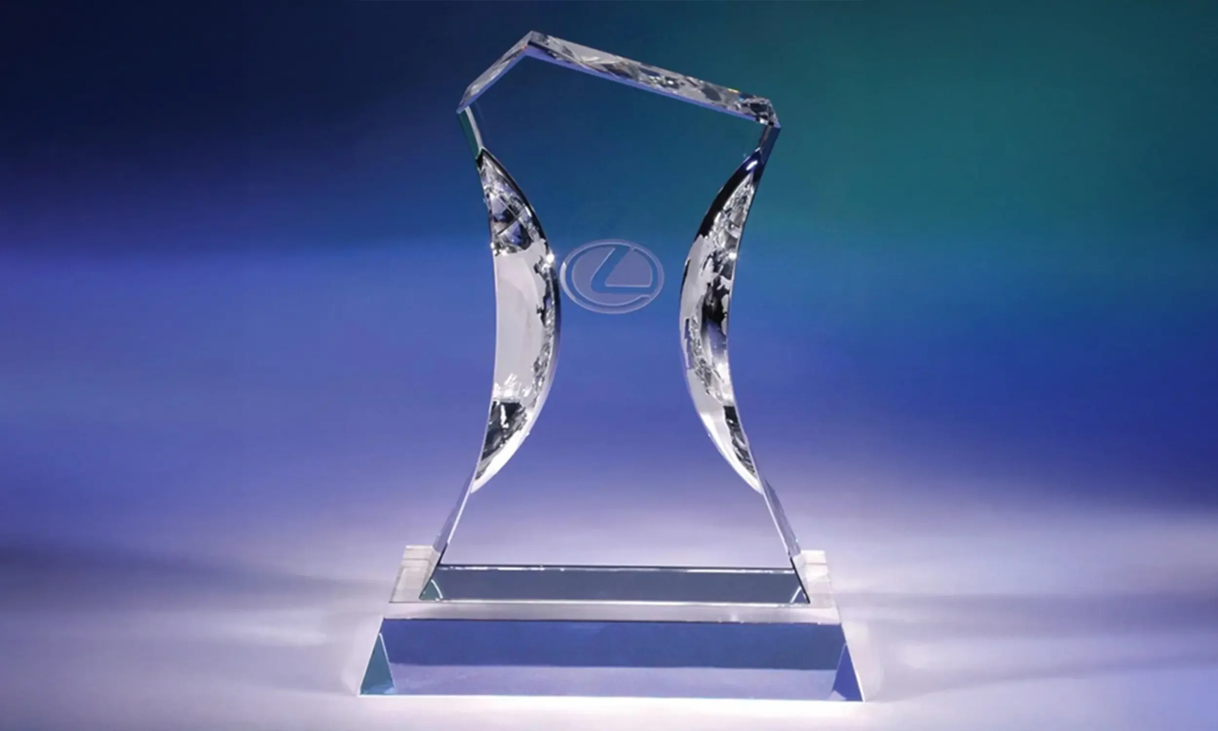 Pacifica Award • Size: 7.125" x 3.125" x 9.25" • $616