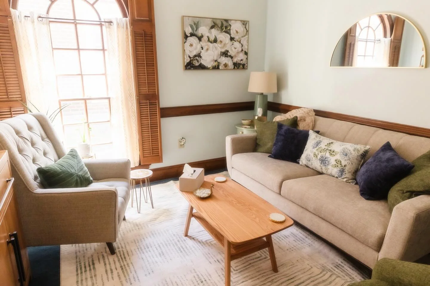 Welcome to 𝗧𝗵𝗲 𝗪𝗶𝗹𝗱𝗲 𝗖𝗼𝗺𝗽𝗮𝘀𝘀, a therapy practice built to help you find your way and move forward with confidence, wherever you&rsquo;re headed next. ⁣
⁣
The Wilde Compass guides clients through the unknown, offering direction, introsp