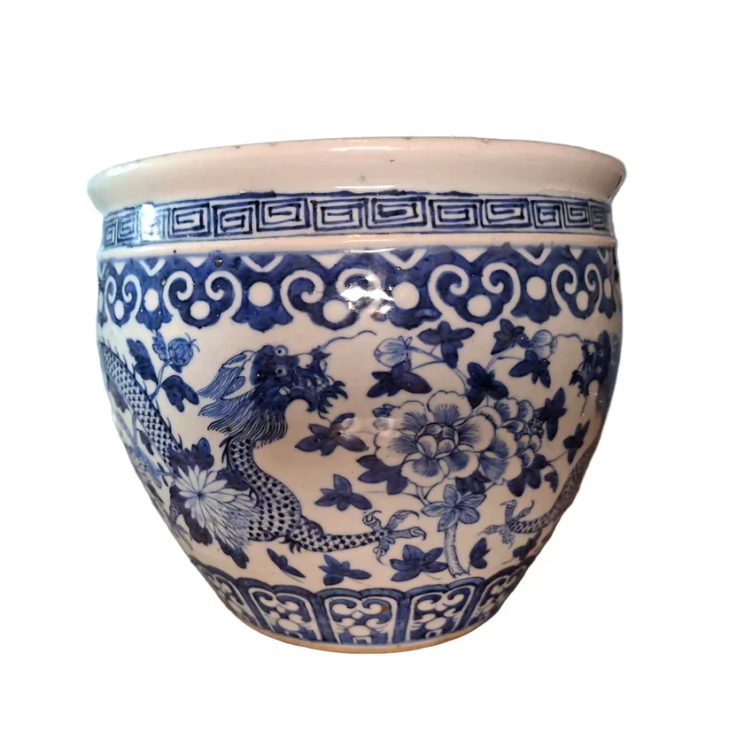 Detailed side view of a A Fine Blue and White Dragon Planter, China, Qing Dynasty, 18th/19th Century