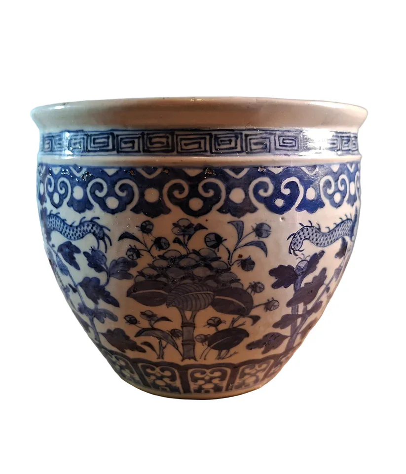 Back of a A Fine Blue and White Dragon Planter, China, Qing Dynasty, 18th/19th Century