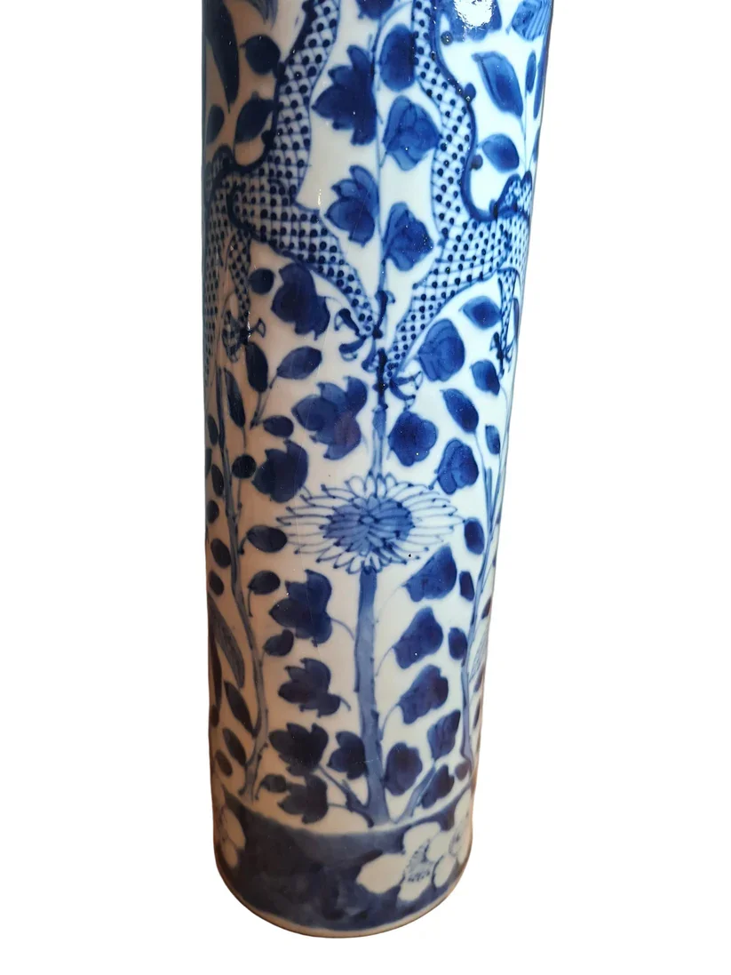 A finely decorated Chinese blue and white porcelain cylinder vase, dating to the late 19th century. The bottom bears a Kangxi four-character mark.