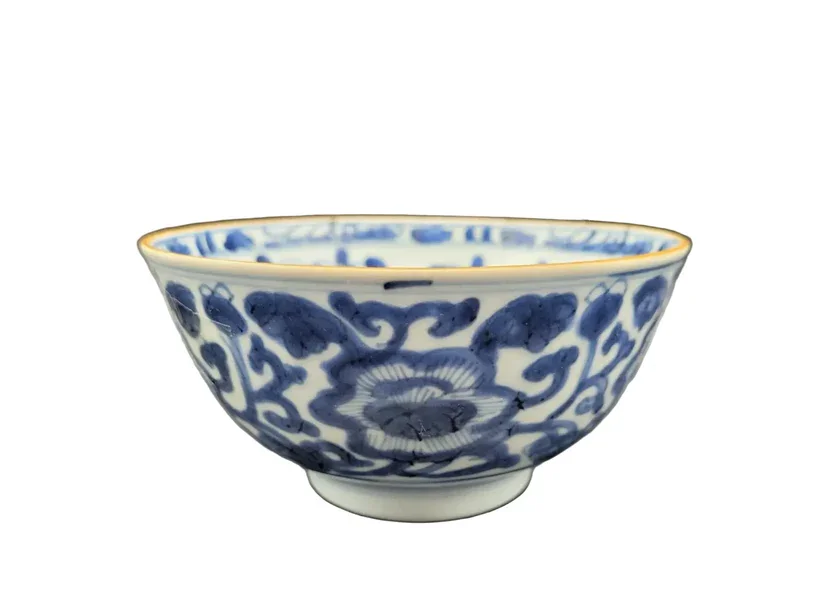 A Chinese blue and white porcelain bowl that dates to the Kangxi period (1662–1722) and exemplifies the refined artistry and craftsmanship of early Qing dynasty ceramics.