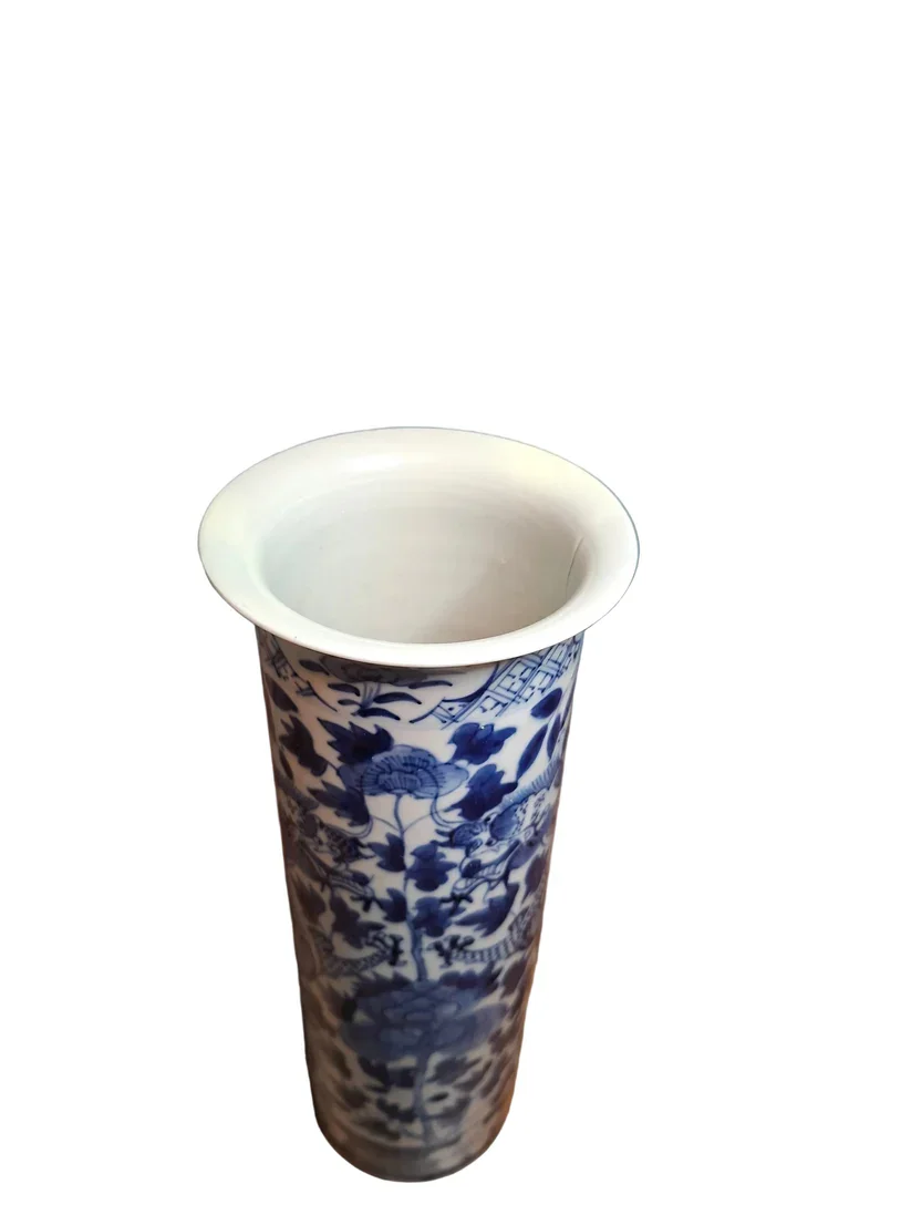 Top of a finely decorated Chinese blue and white porcelain cylinder vase, dating to the late 19th century. The base bears a Kangxi four-character mark