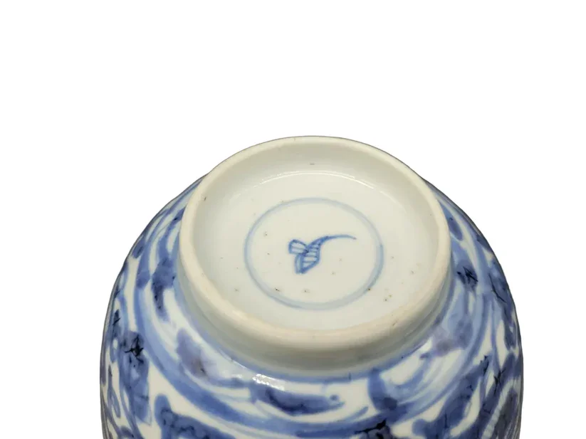 Foot of a Chinese blue and white porcelain bowl dates to the Kangxi period (1662–1722) and exemplifies the refined artistry and craftsmanship of early Qing dynasty ceramics.