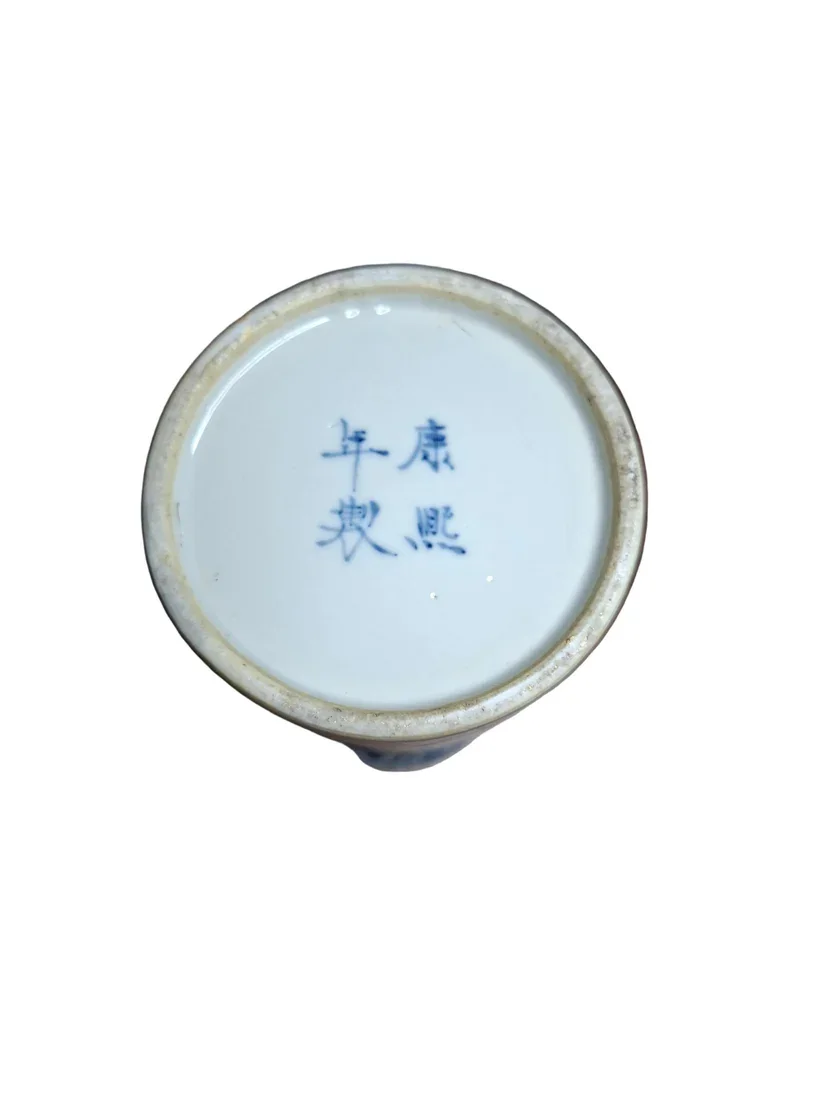 The base of a finely decorated Chinese blue and white porcelain cylinder vase, dating to the late 19th century. The base bears a Kangxi four-character mark