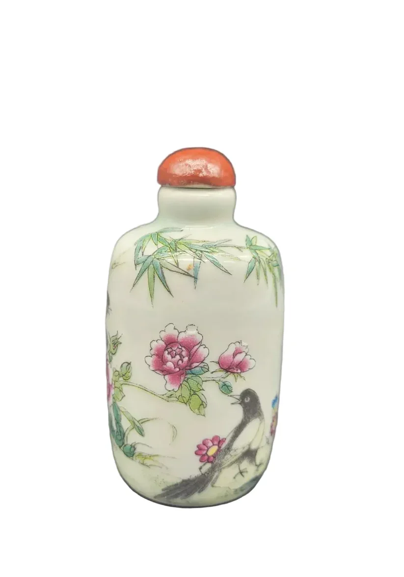 Chinese snuff bottle is crafted from fine Famille Rose porcelain, showcasing the delicate artistry and vibrant palette characteristic of the period.