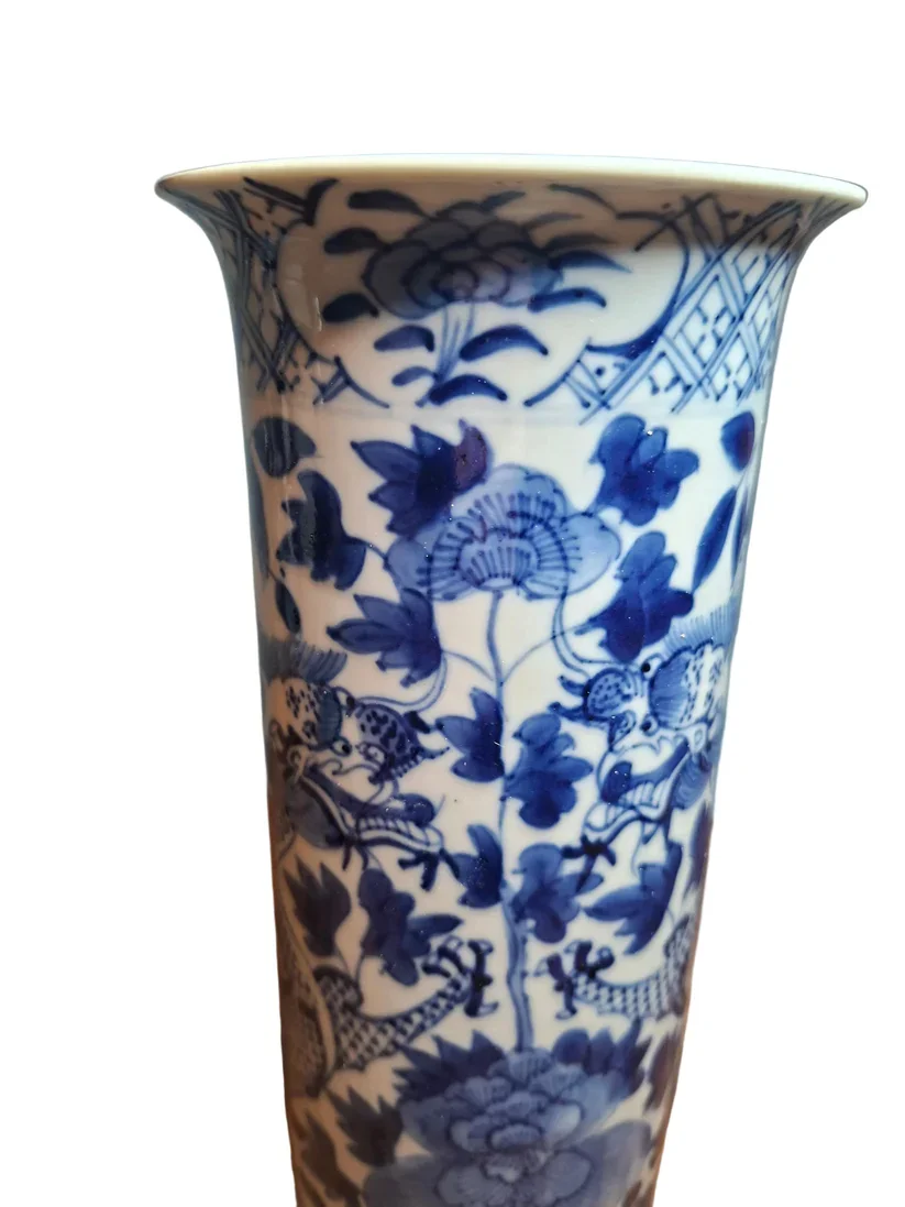 Top view of a  finely decorated Chinese blue and white porcelain cylinder vase, dating to the late 19th century. The base bears a Kangxi four-character mark