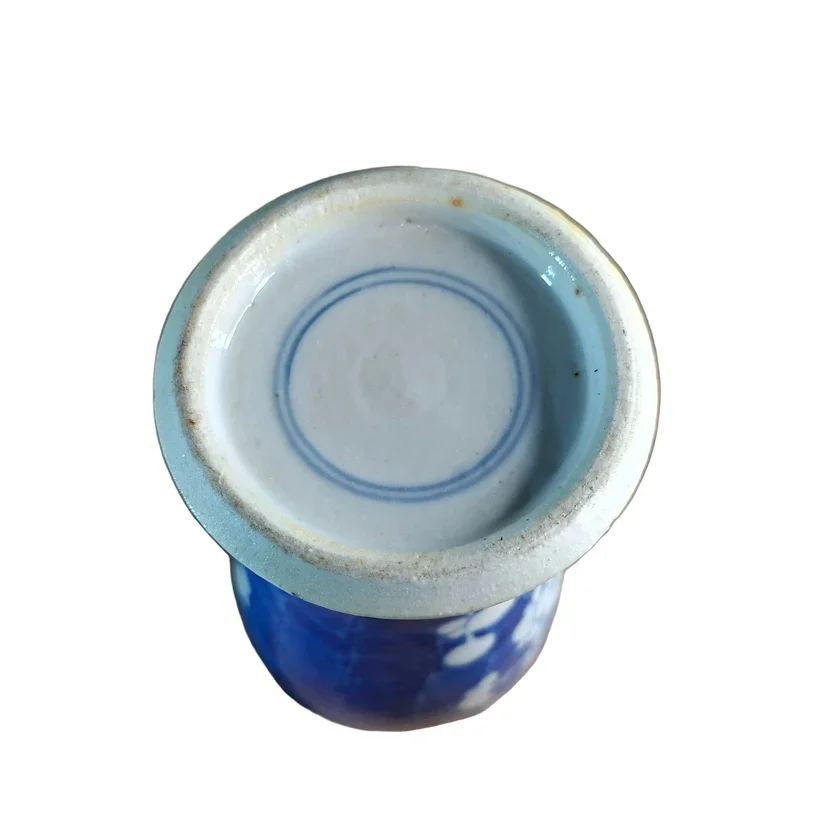 Antique Chinese porcelain vase, standing 23cm in height, is beautifully decorated in the Qing Dynasty Kangxi style