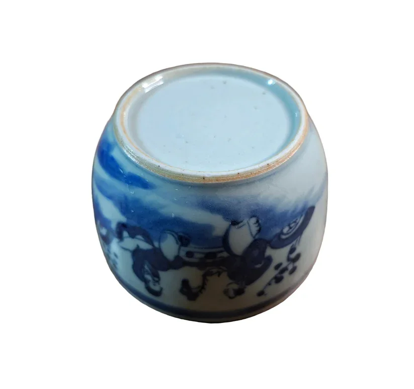 Bottom of a Chinese blue and white porcelain lidded Bowl, dating from the 18th/19th century.