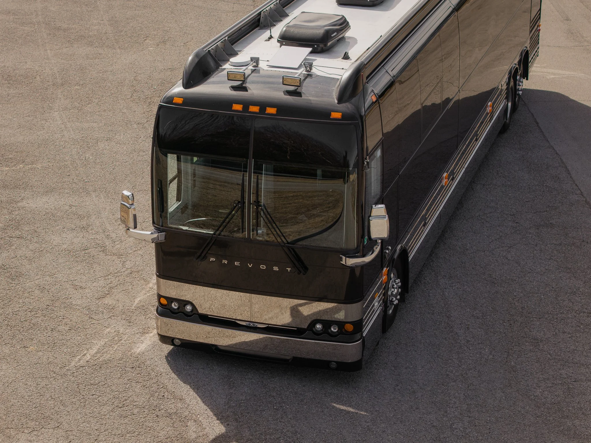 Celebrity Coaches | Entertainer Coach Rental | Nashville, TN