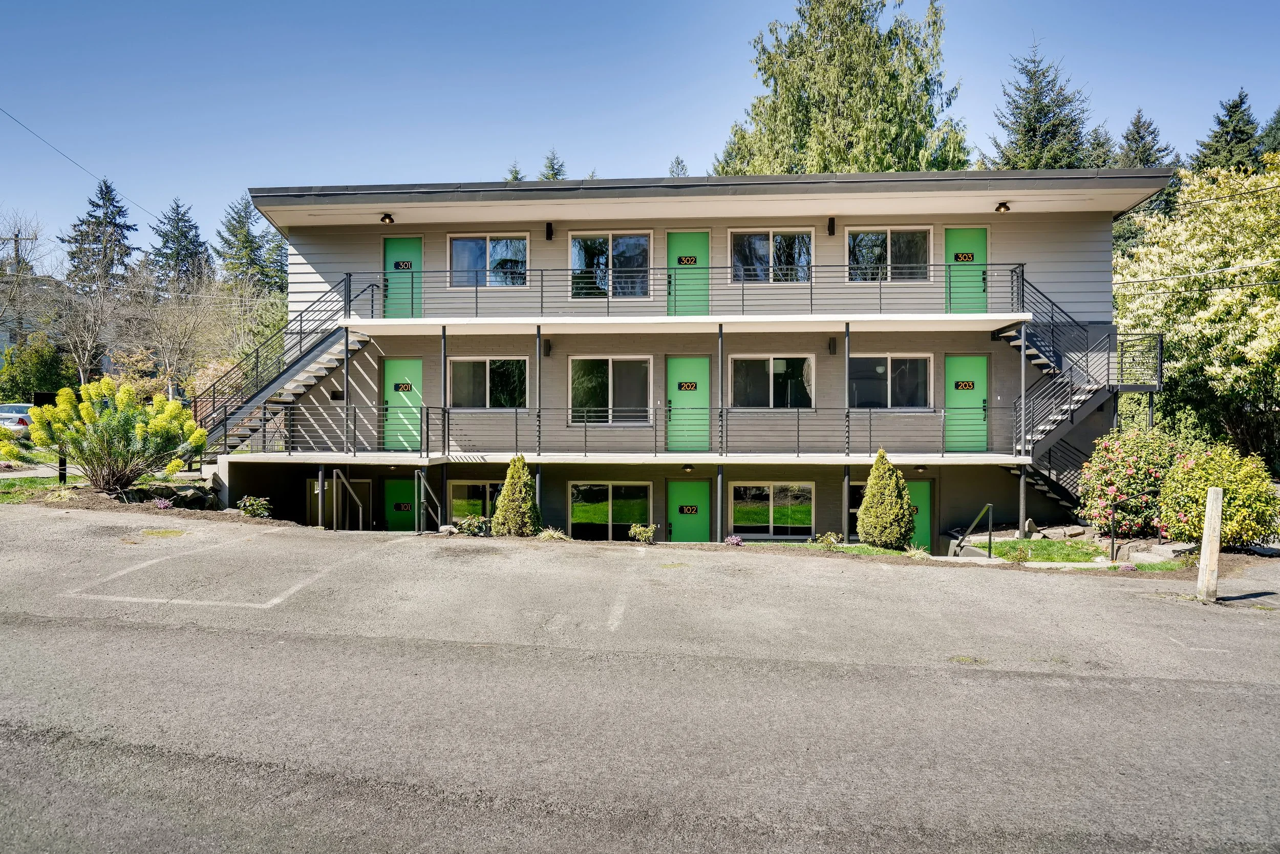 02 Exterior Front 1586900356715.jpg