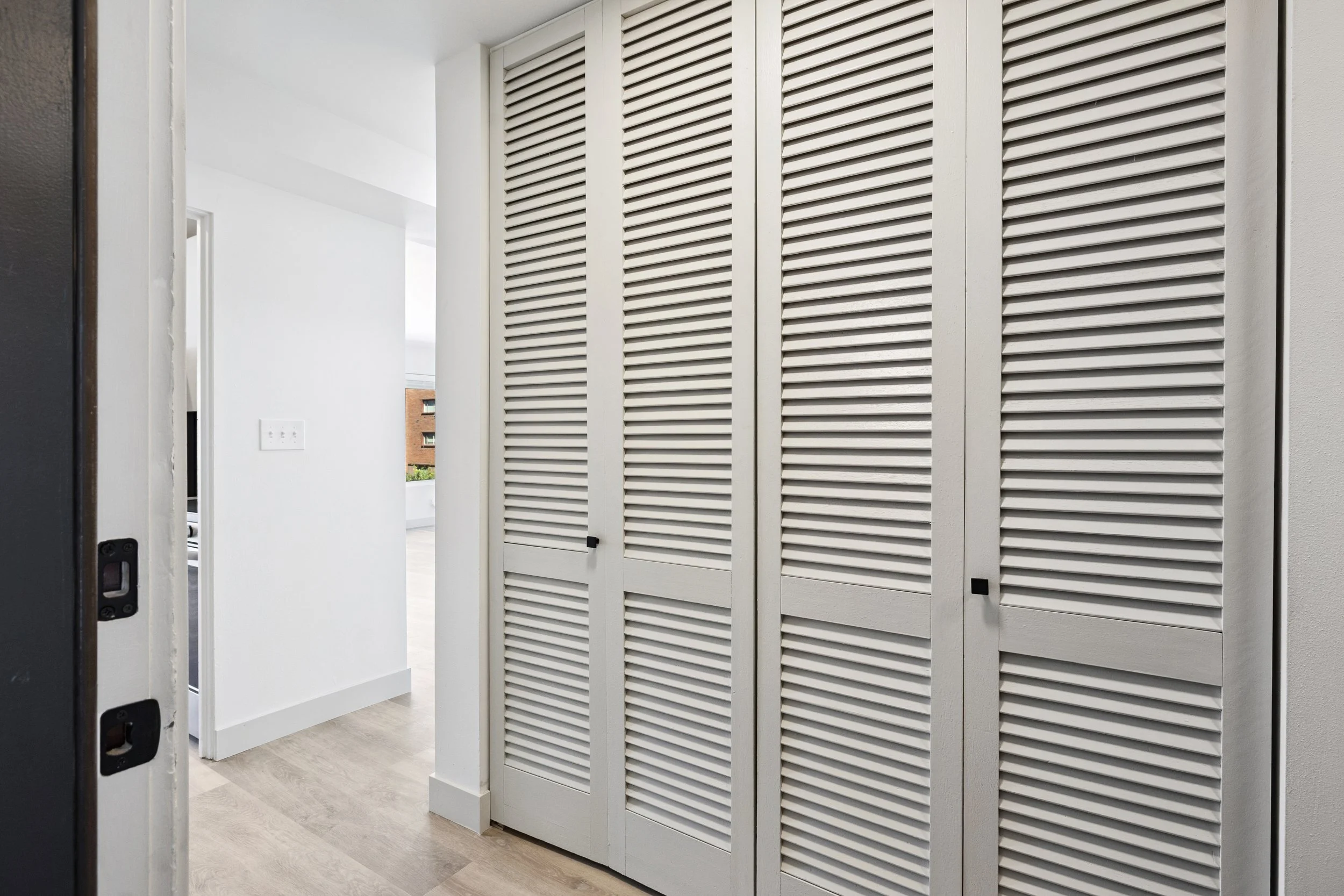 37-320 W Republican Units 101 &401-37.jpg