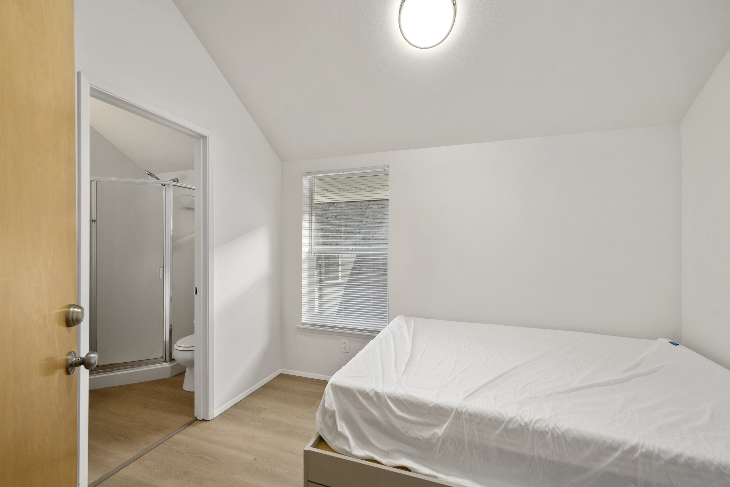 31-5612 Roosevelt Way NE C7-10.jpg