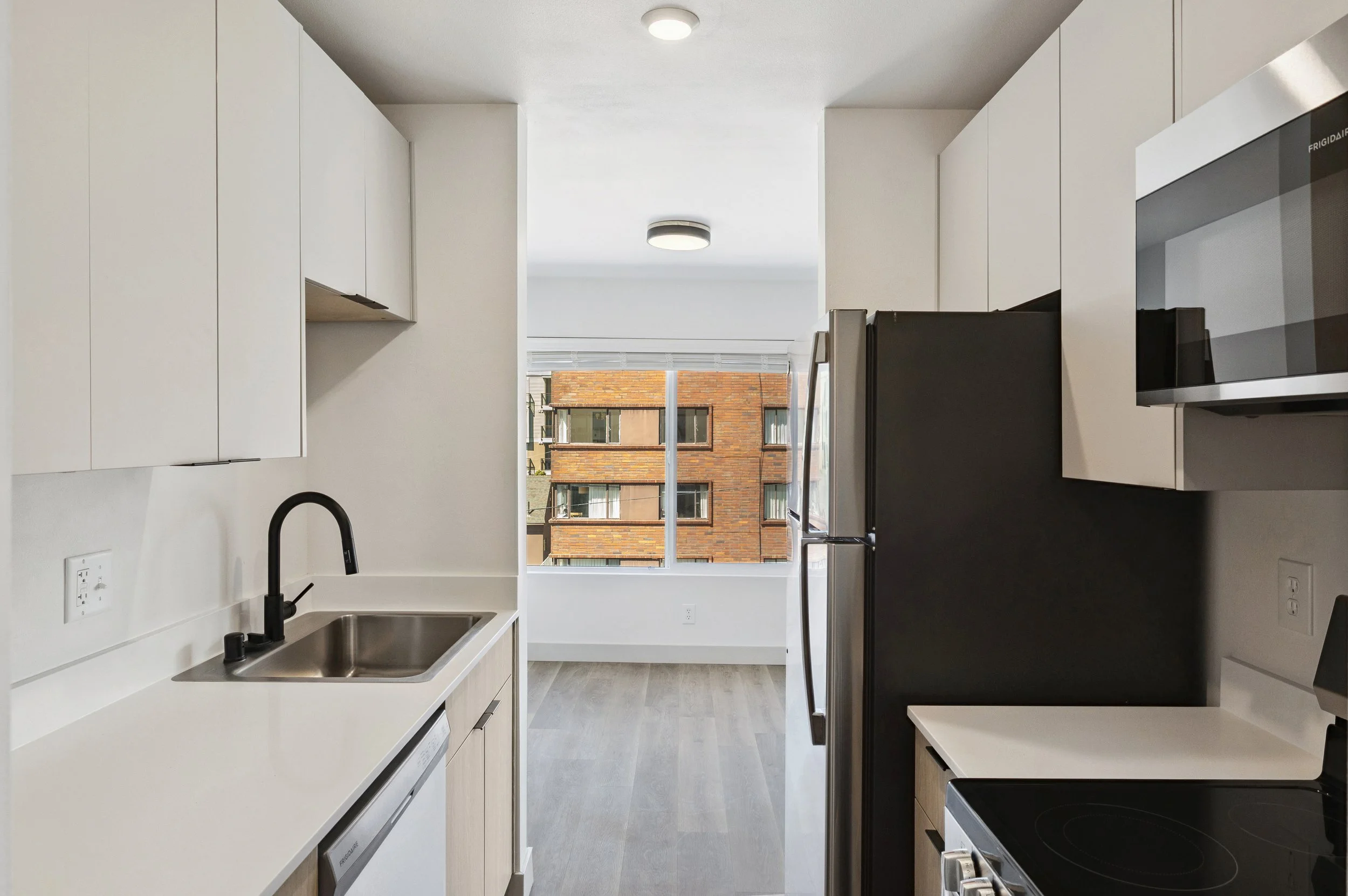 28-320 W Republican Units 101 &401-28.jpg