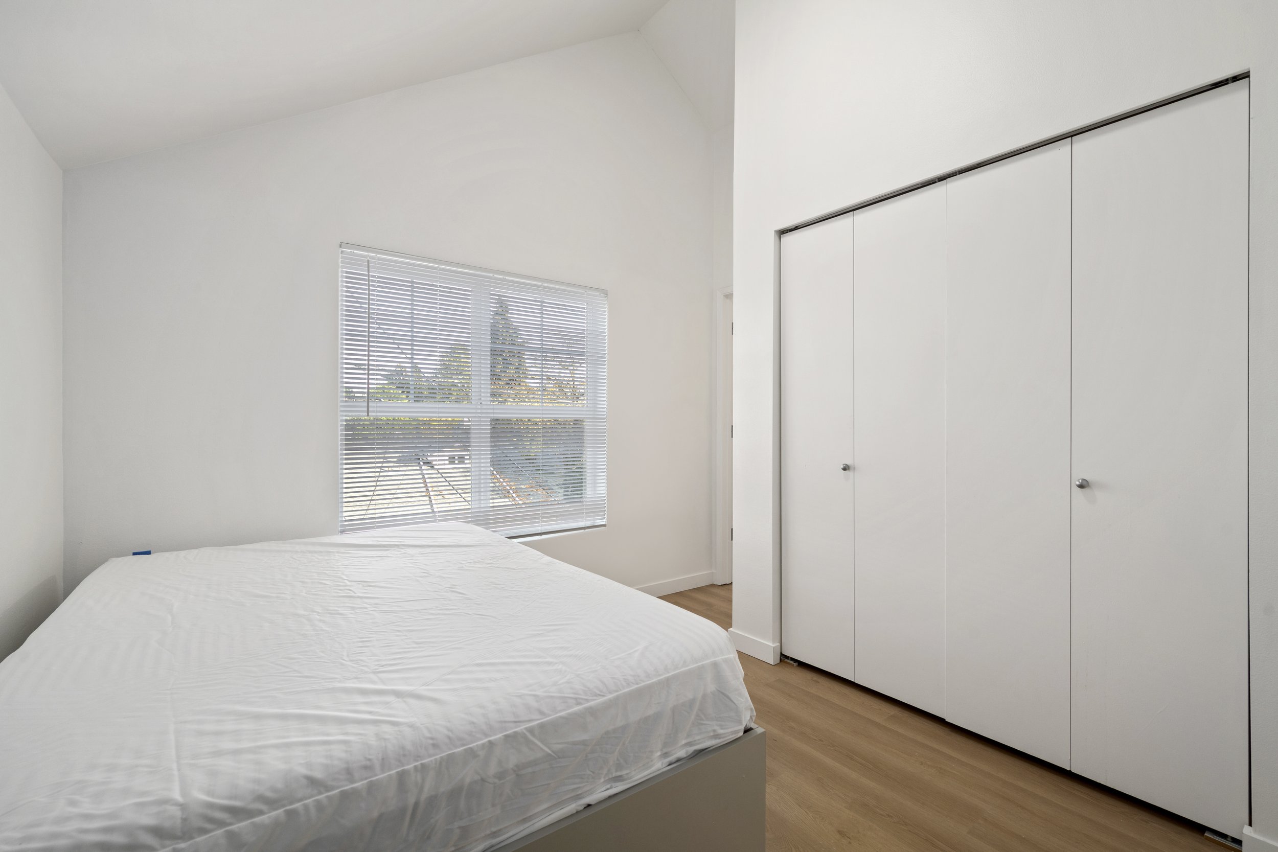 29-5612 Roosevelt Way NE C6-8.jpg