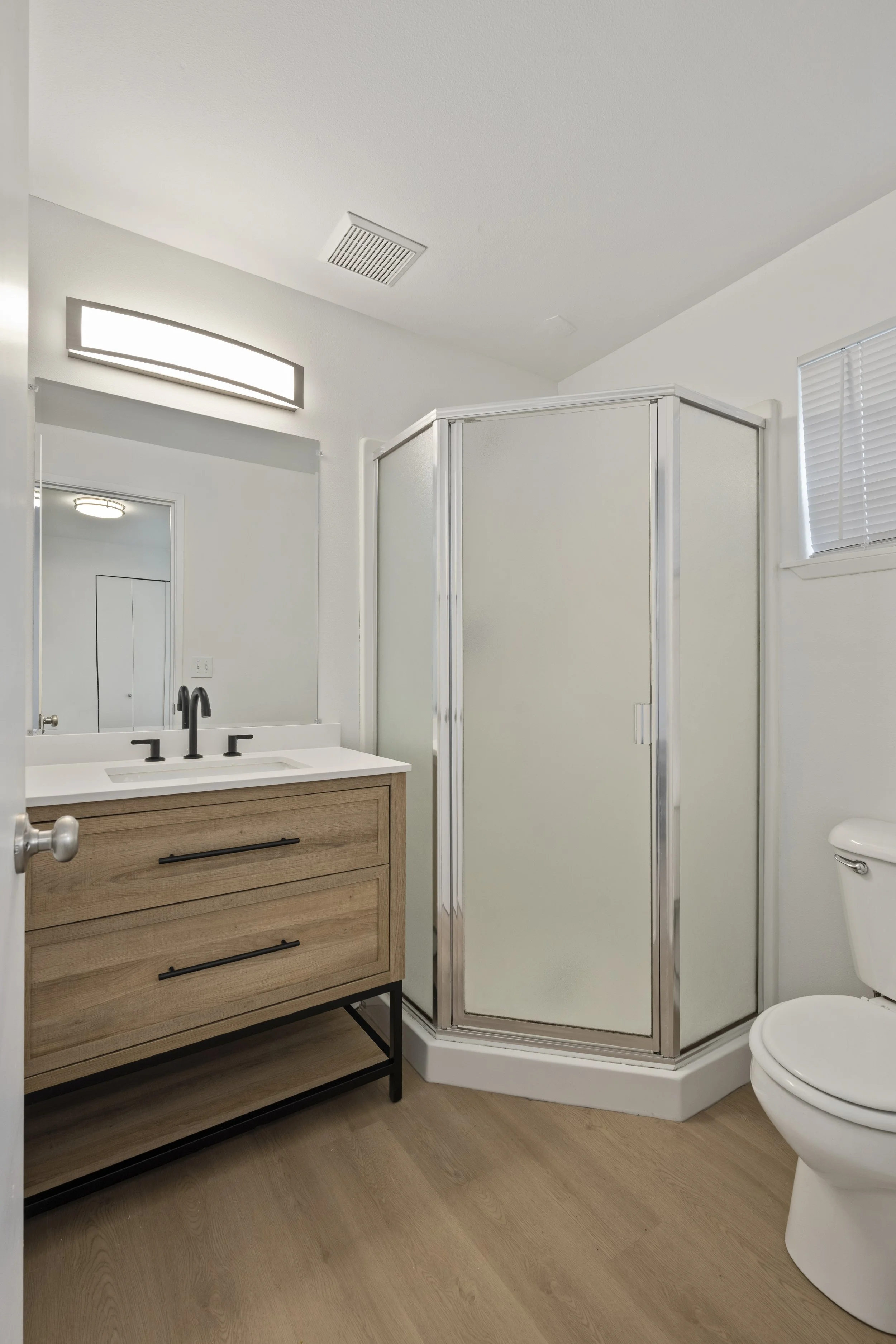 24-5612 Roosevelt Way NE A4-3.jpg