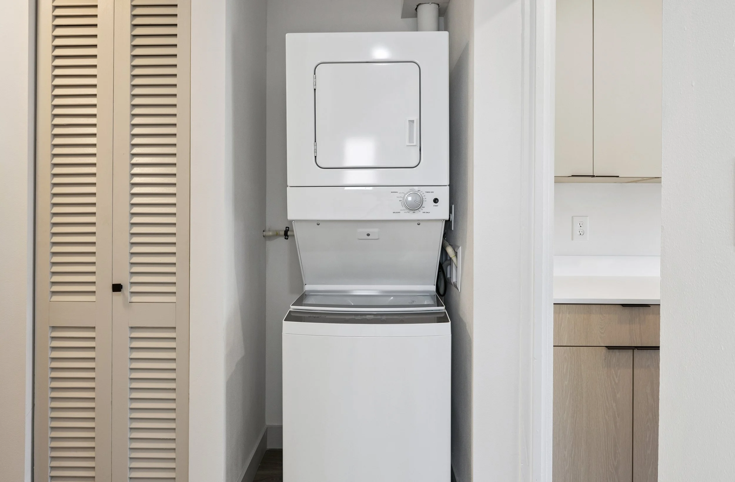 29-320 W Republican Units 101 &401-29.jpg