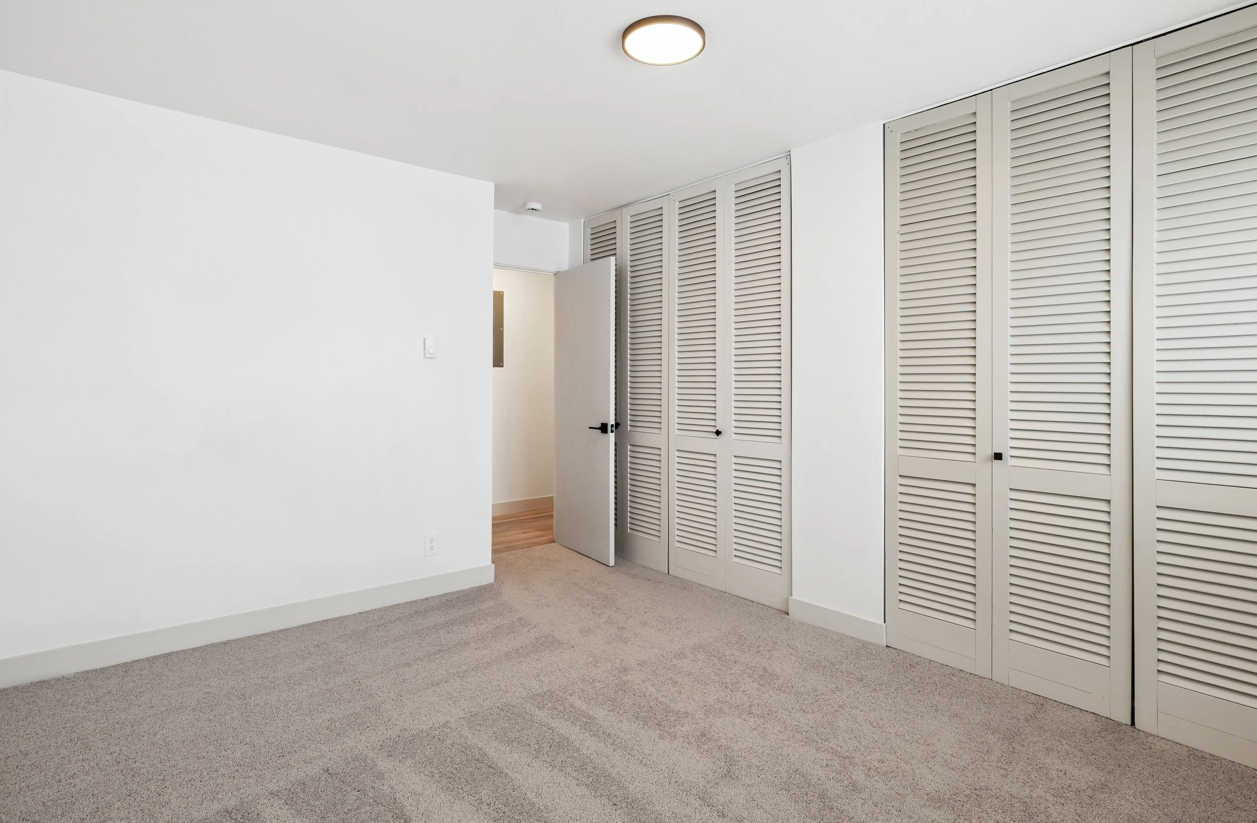 36-320 W Republican Units 101 &401-36.jpg