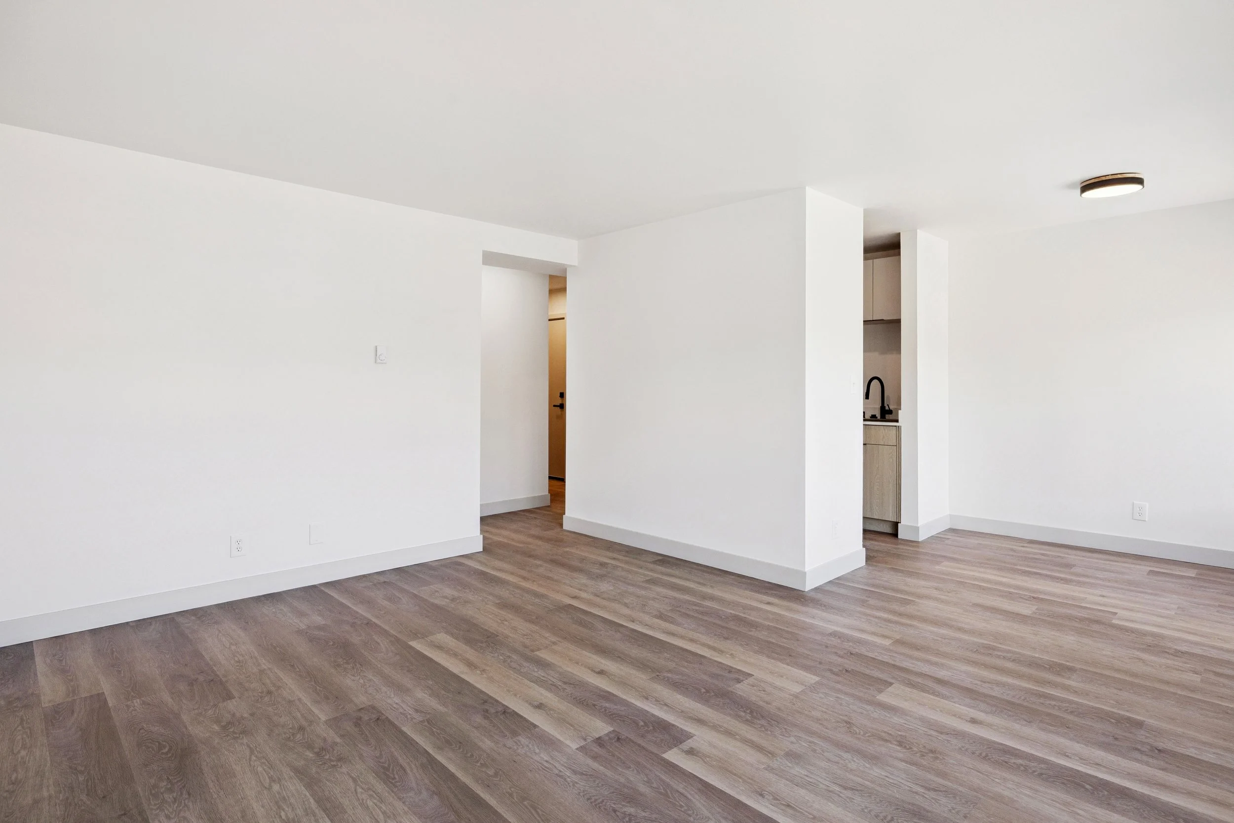 20-320 W Republican Units 101 &401-20.jpg