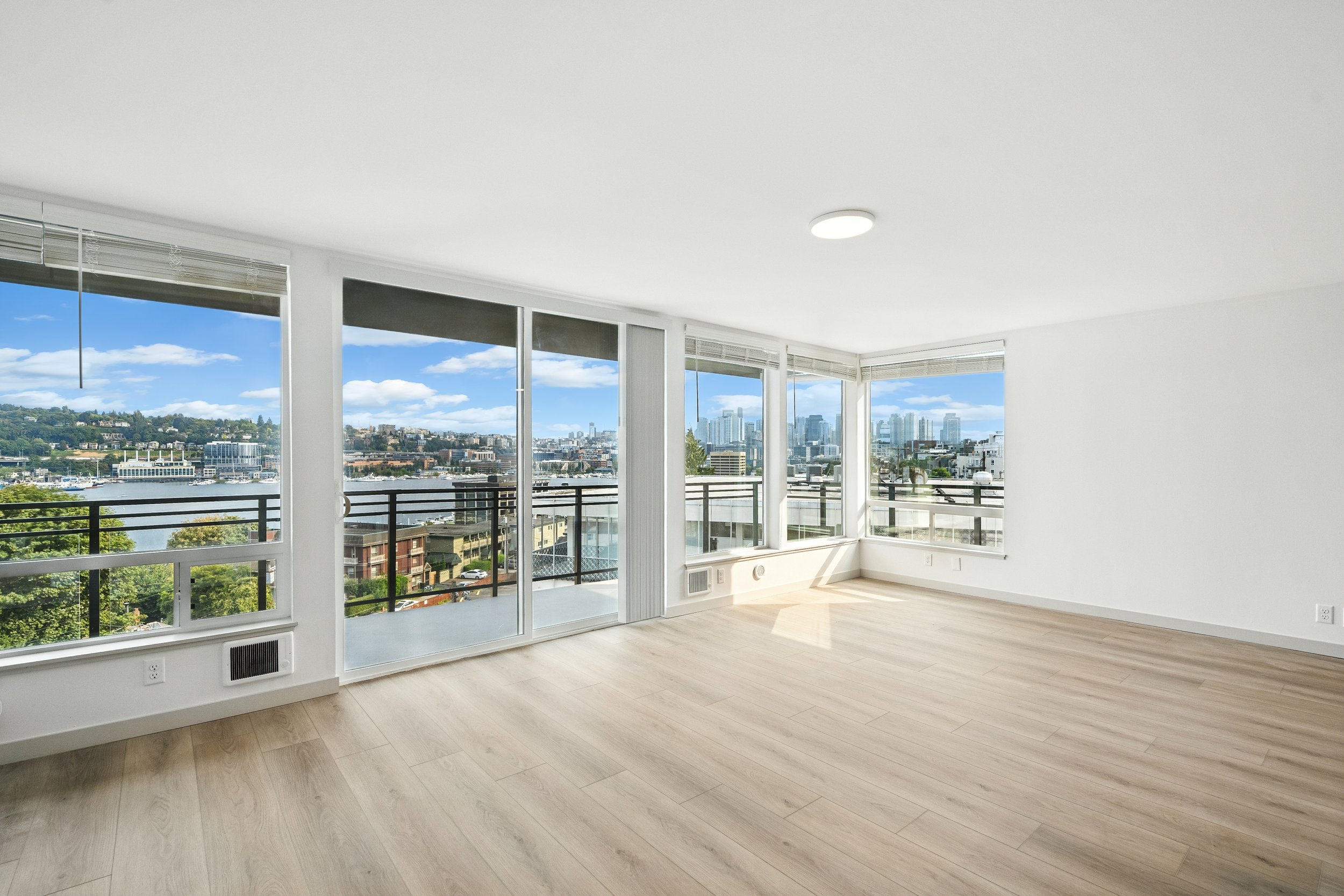 13-2004 Dexter Ave N 8.27.25-13.jpg