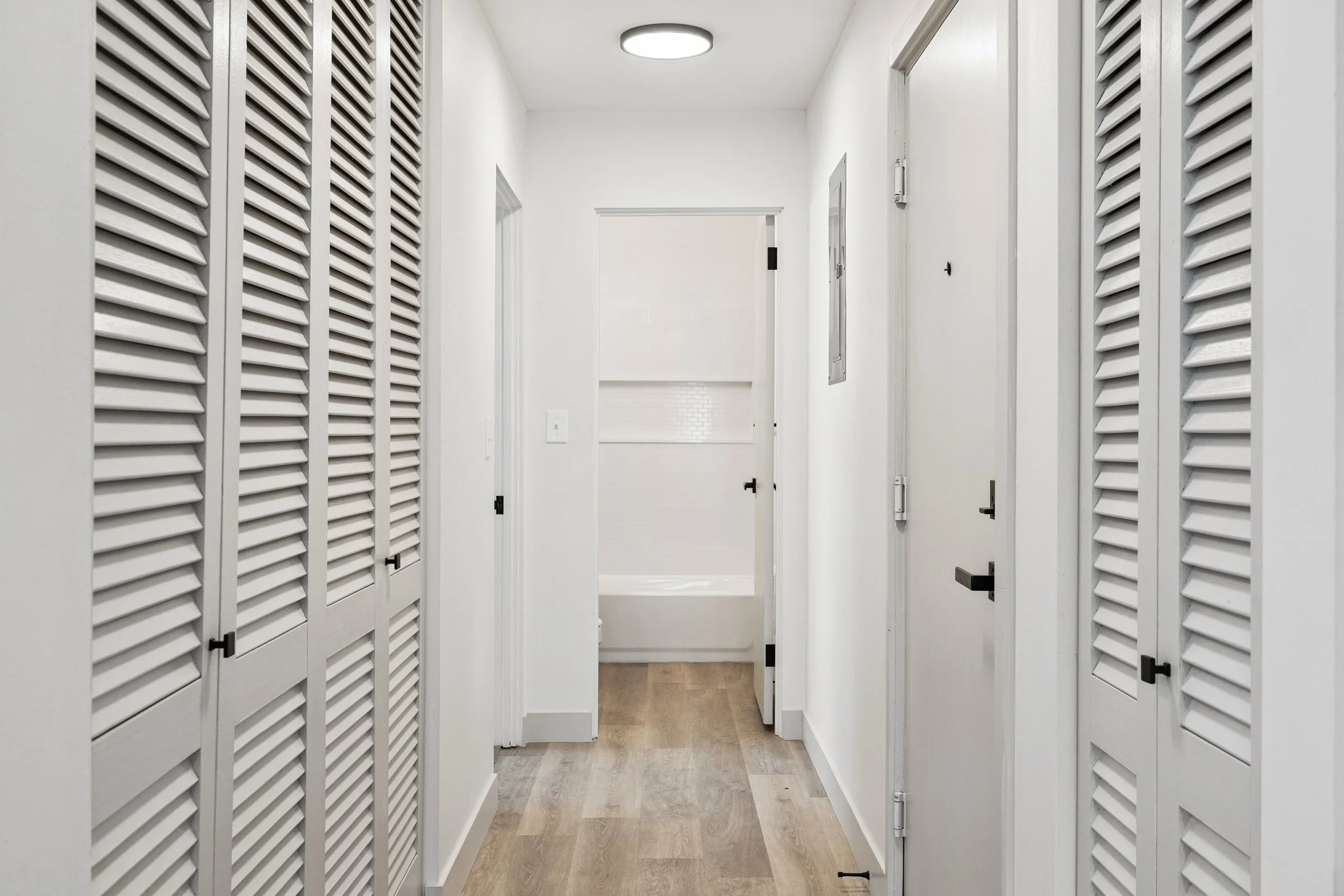 32-320 W Republican Units 101 &401-32.jpg