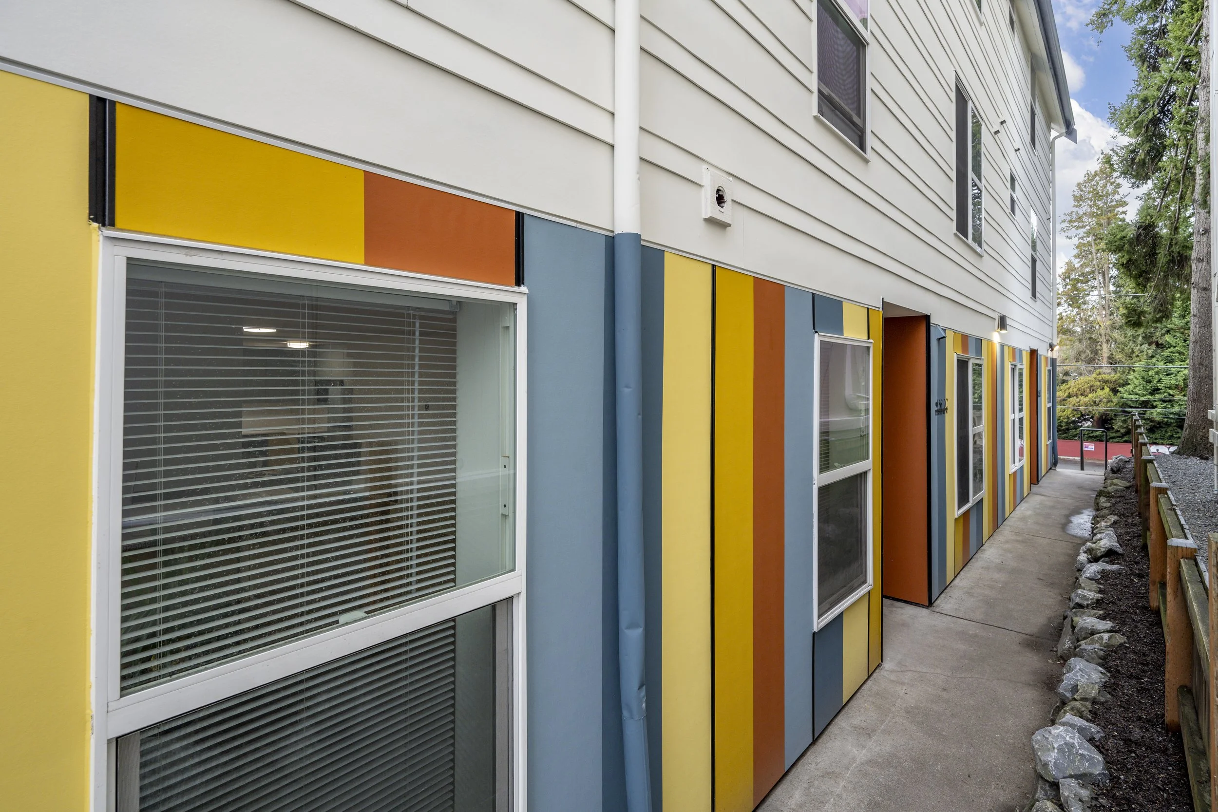 10-5612 Roosevelt Way NE BldgA-10.jpg