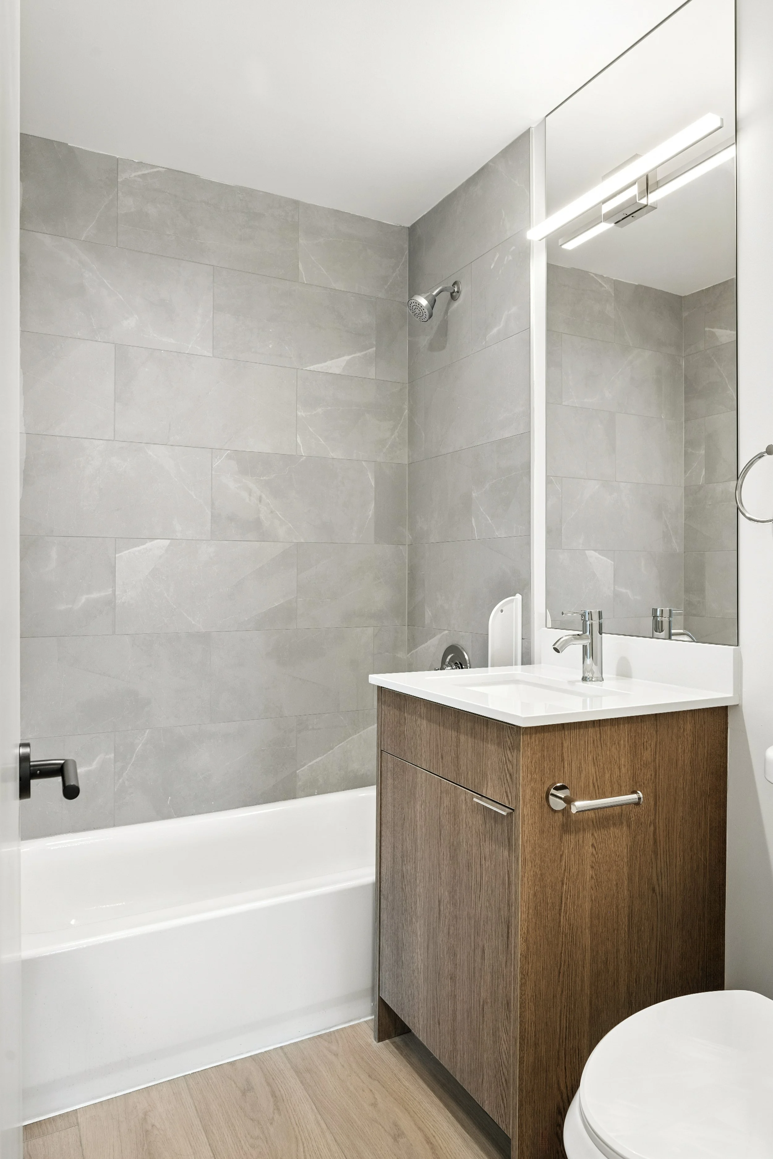 27-2004 Dexter Ave N 8.27.25-27.jpg