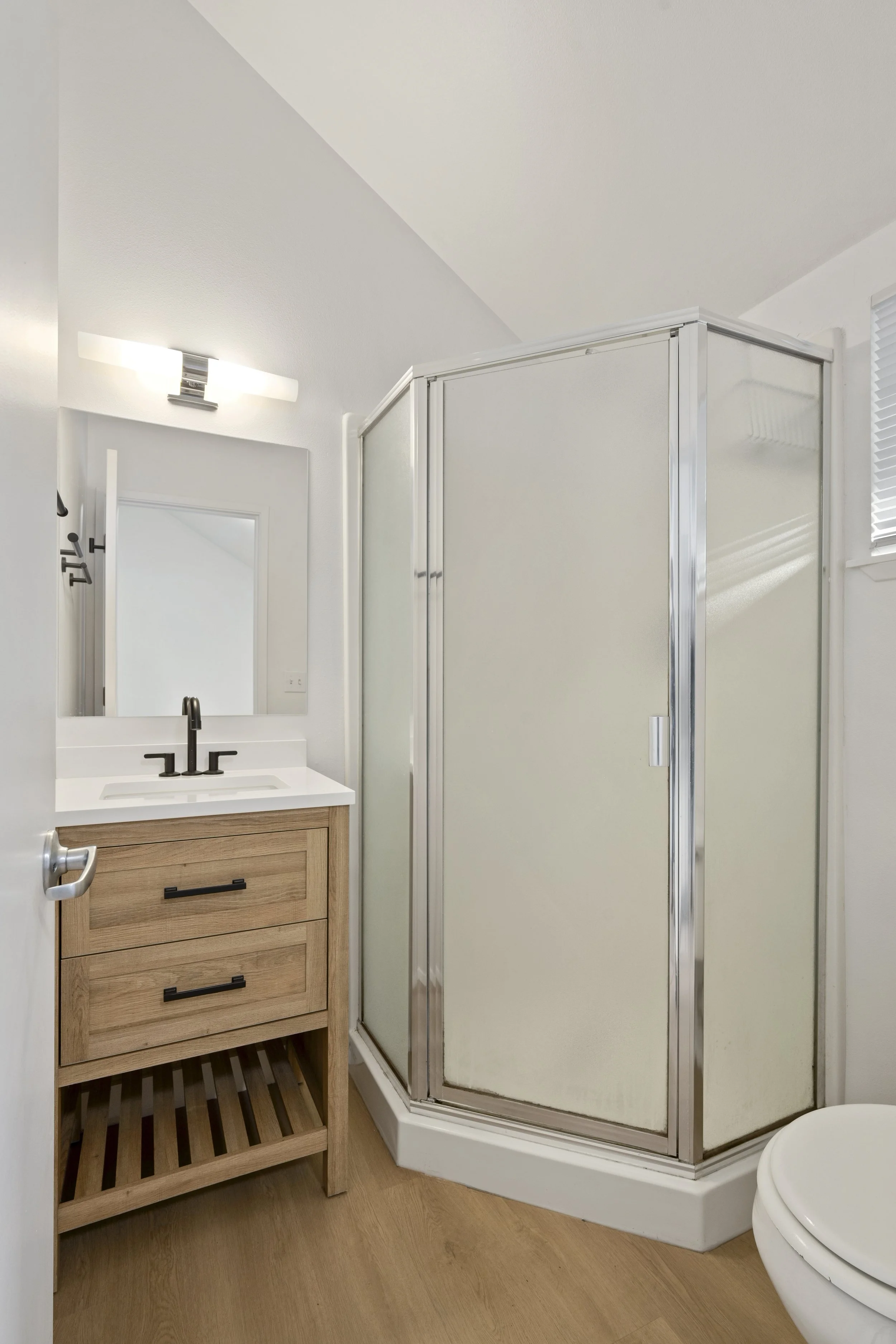 33-5612 Roosevelt Way NE C7-12.jpg