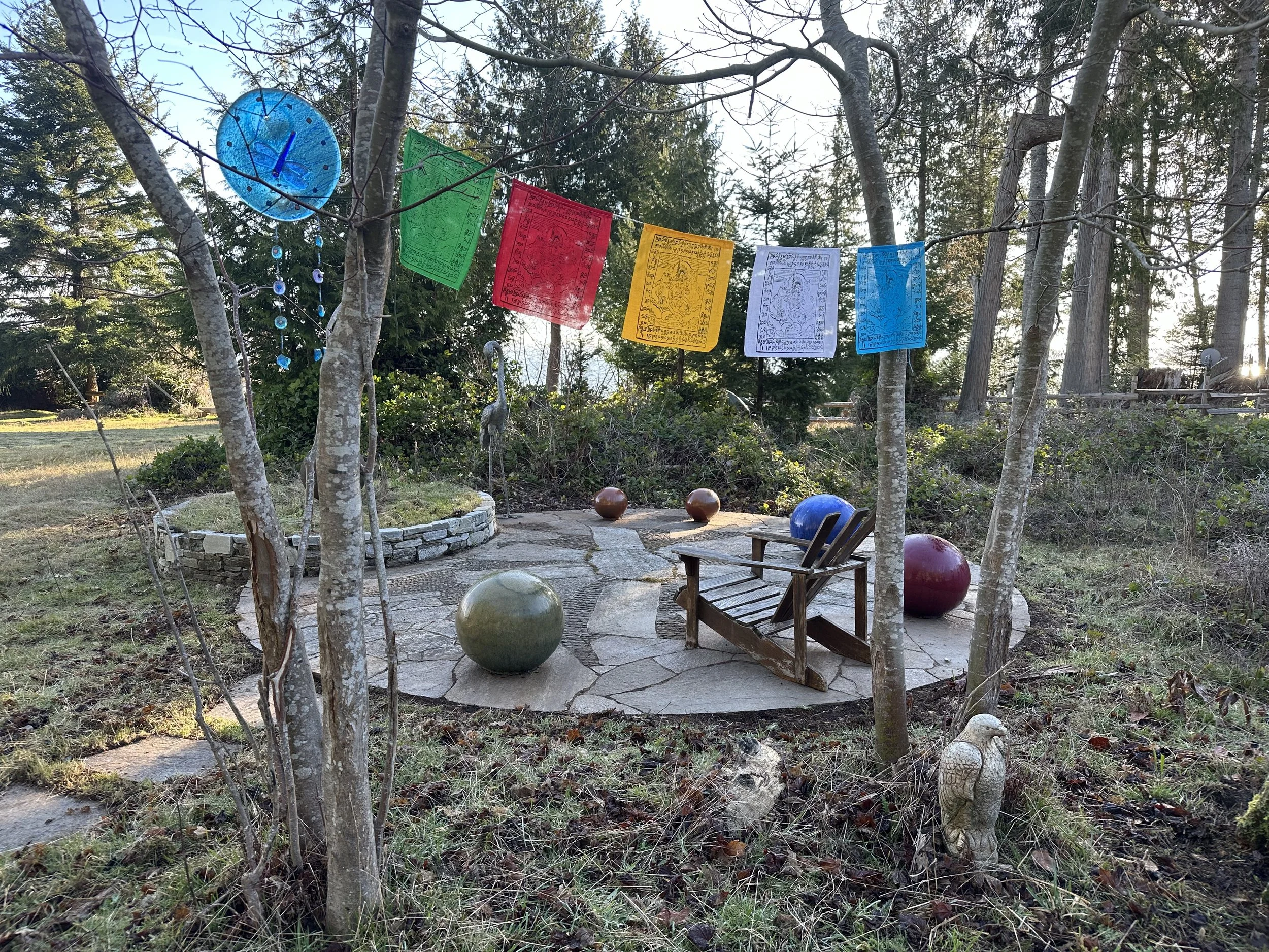 Compassionate pet graveside services and memorial gatherings for dogs, cats, horses, and birds. Honoring your beloved pet with end-of-life rituals, farewell ceremonies, and support for grieving families.