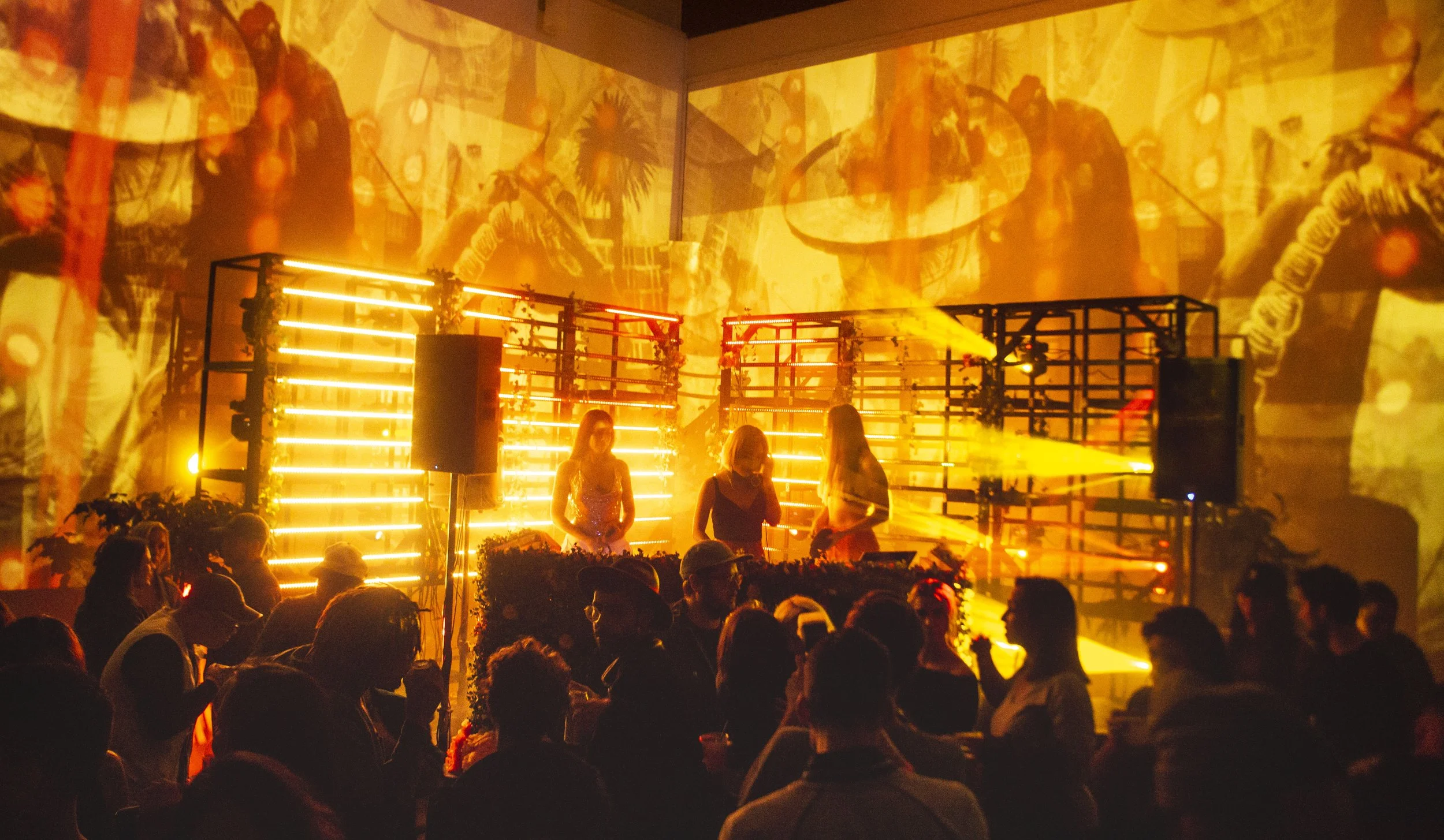 POSSI LIFE IMMERSIVE 3D PROJECTION MAPPING STAGE LIGHTING DESIGN