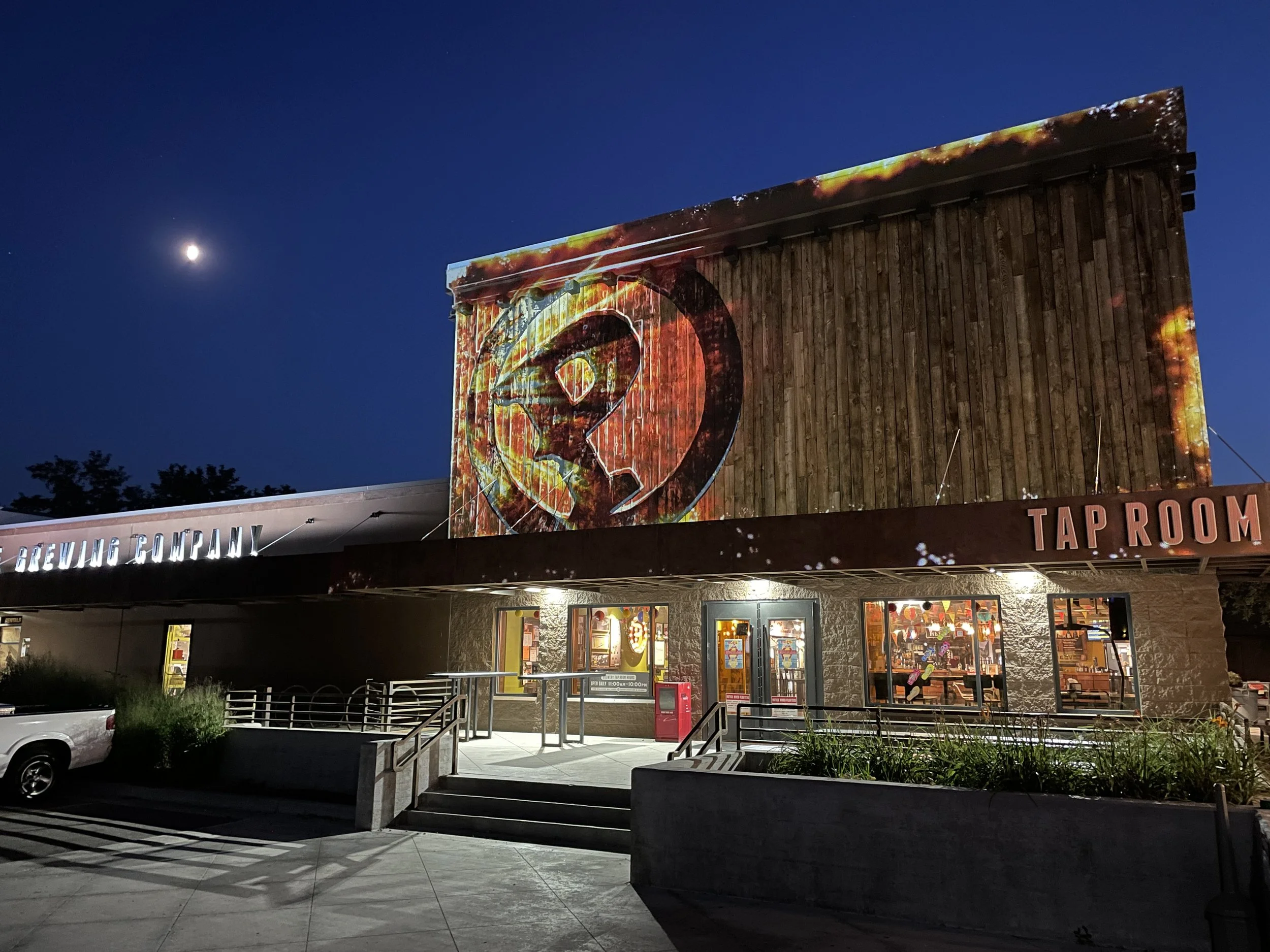 Lumenarius - Blog - Payette Brewing Exterior Projection Mapping in Boise Idaho - Grid 2.JPG