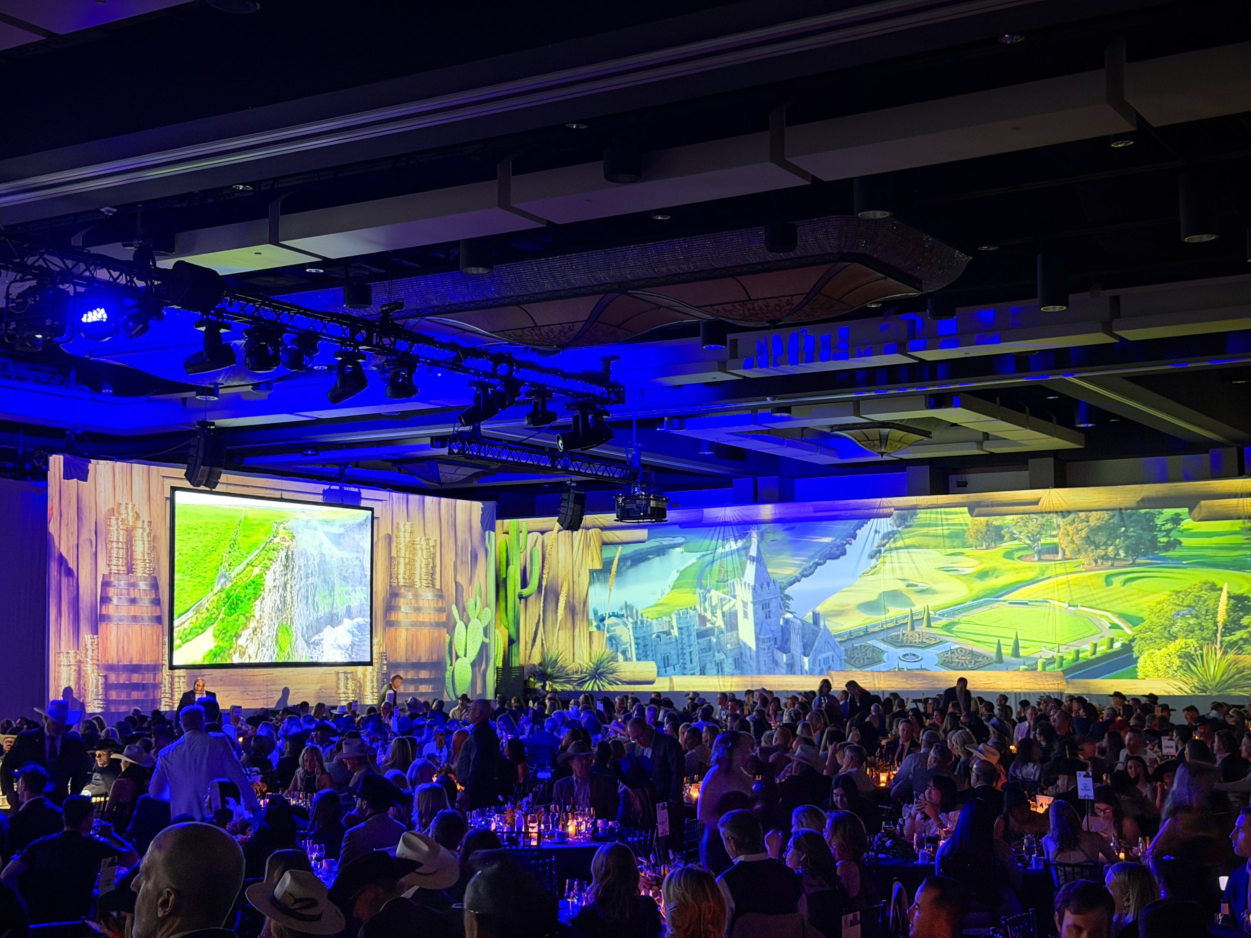 boys-girls-clubs-stars-gala-ballroom-projection-mapping-phoenix-arizona-nova-light-labs-hero-1.jpg
