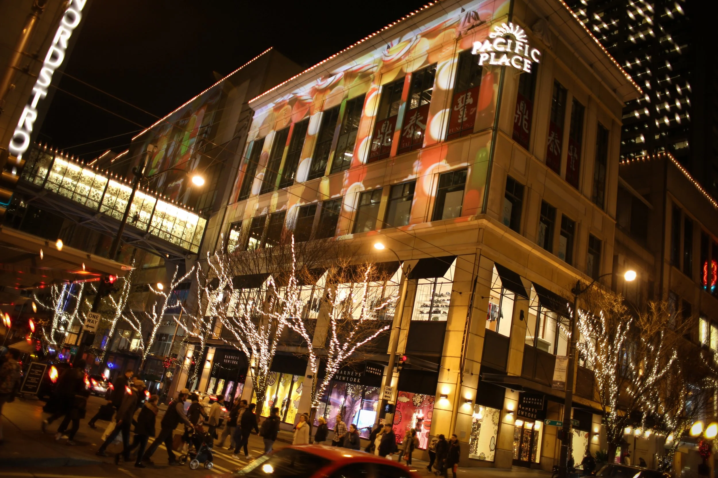 pacific-place-shopping-center-outdoor-projection-mapping-holiday-christmas-seattle-washington-nova-light-labs-HERO-A1.jpg