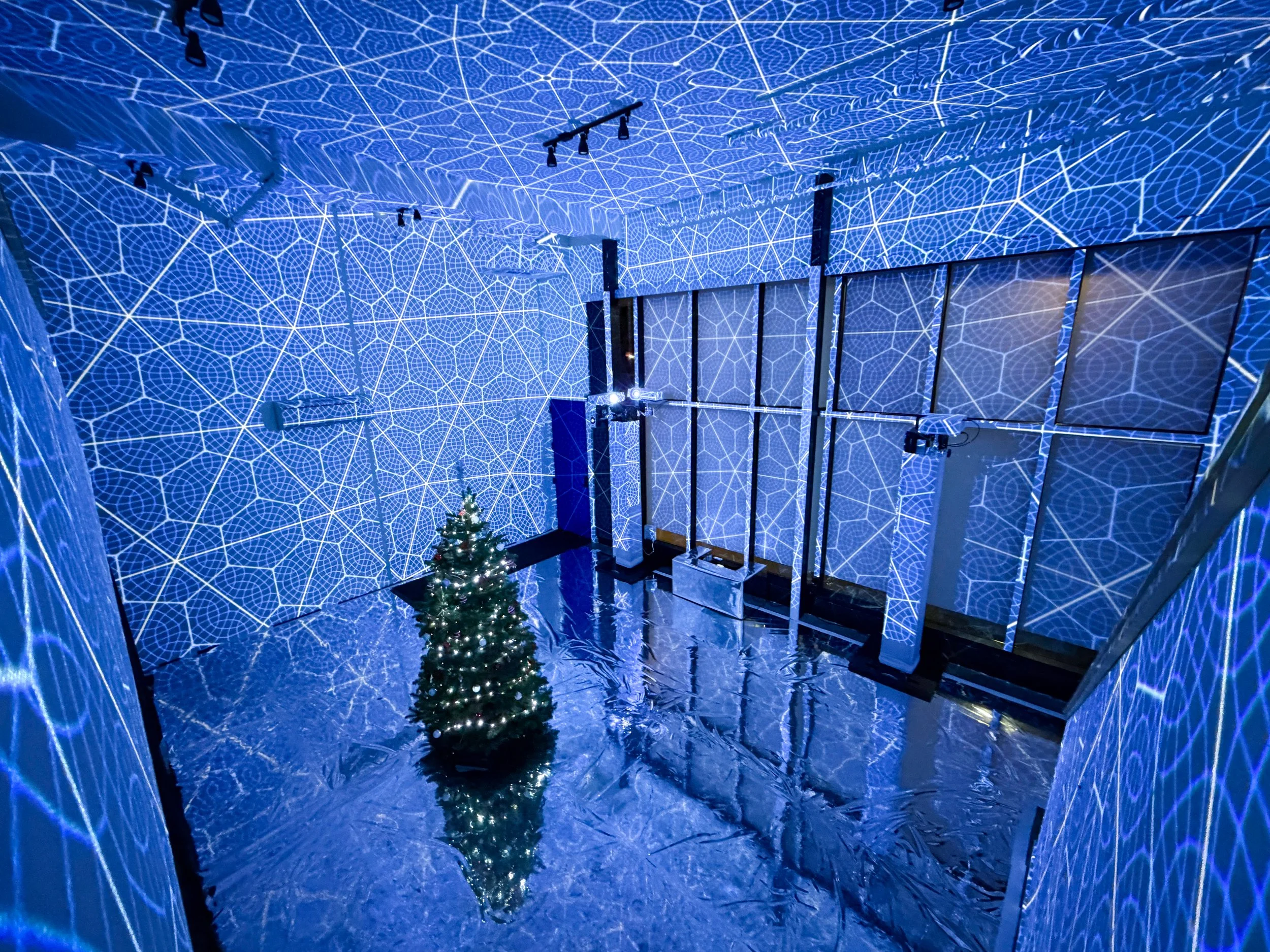 polaris-winter-solstice-immersive-projection-mapping-room-show-360-visuals-nova-light-labs-hero-1.jpg