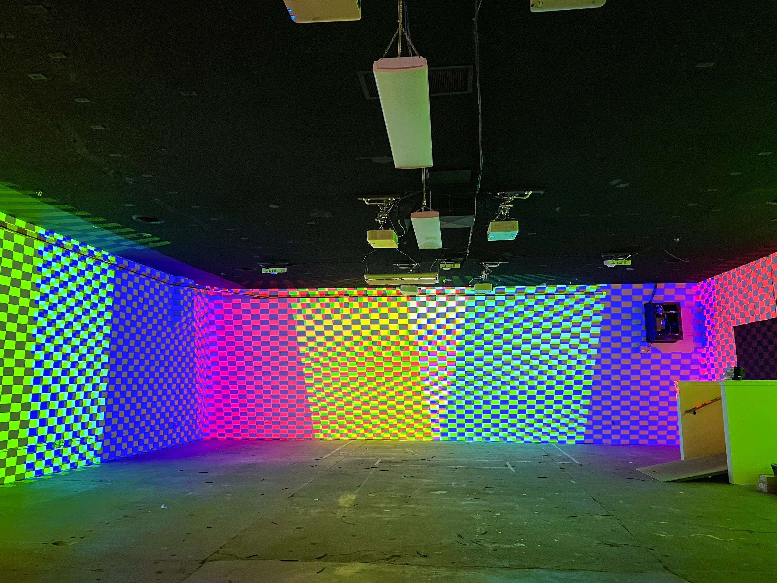 JUMP ILLUMIBRATE 2024 projection mapping, color calibration grid wrapping 3 walls during system alignment