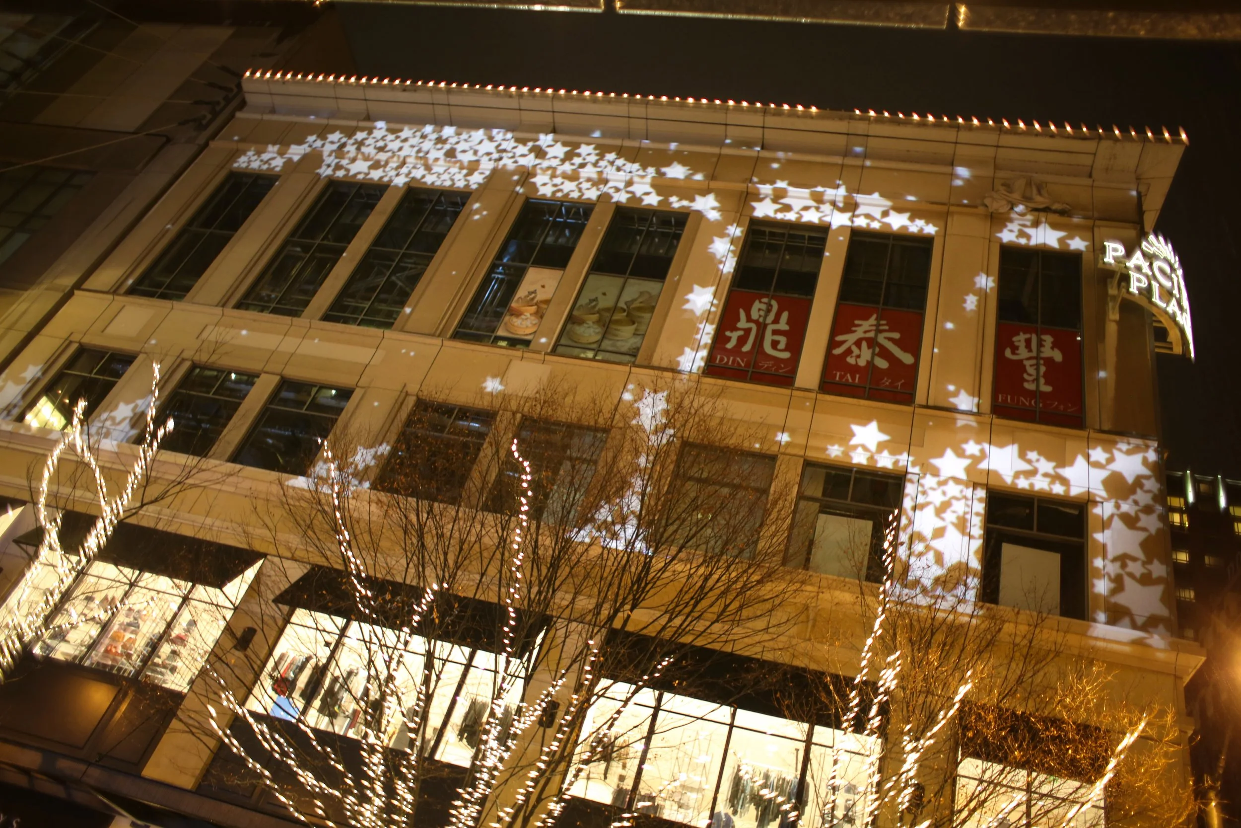 pacific-place-shopping-center-exterior-holiday-architectural-projection-mapping-seattle-washington-nova-light-labs-hero-2.jpg