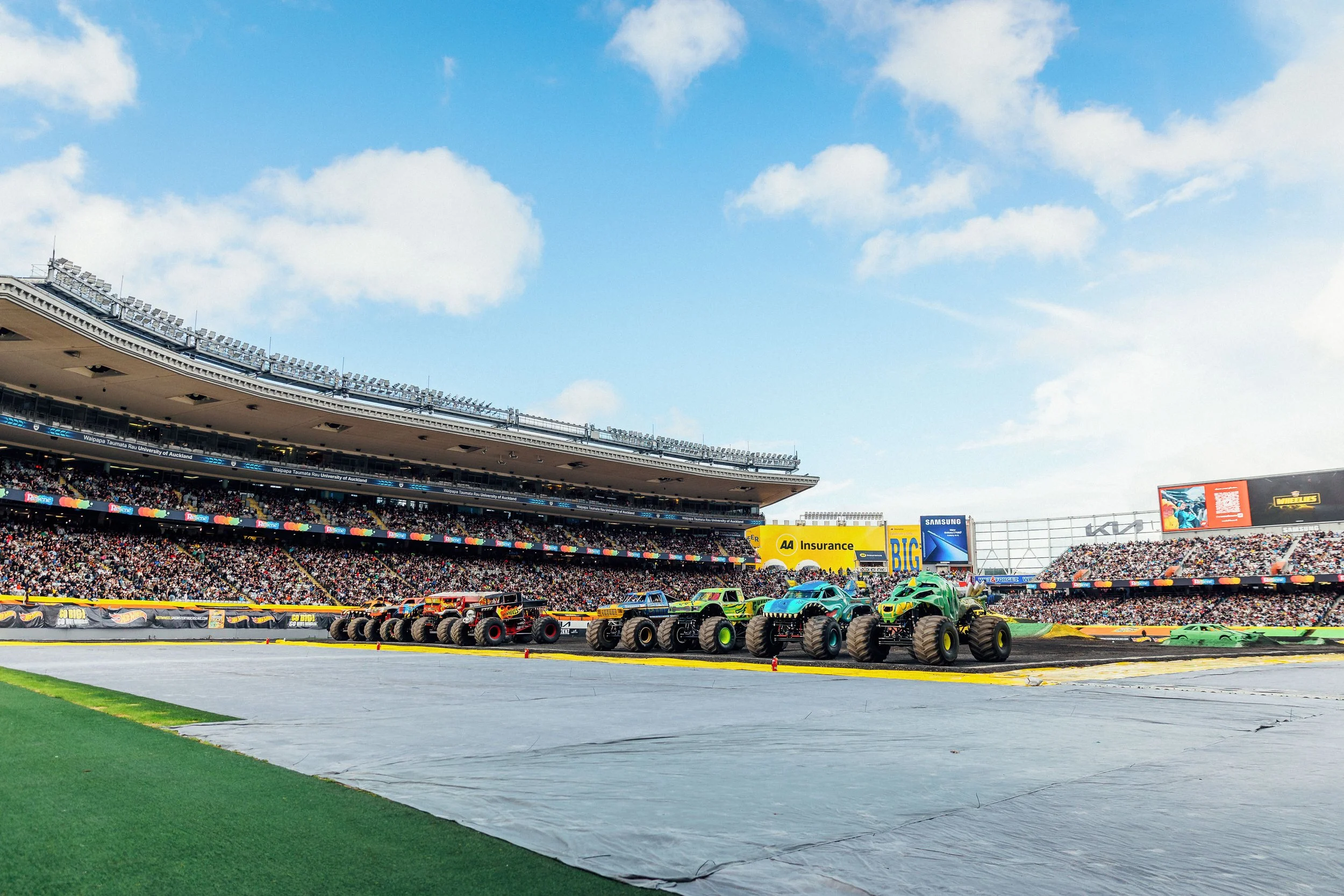 HotWheelsMonsterTrucks_Auckland_4000px-1.JPG