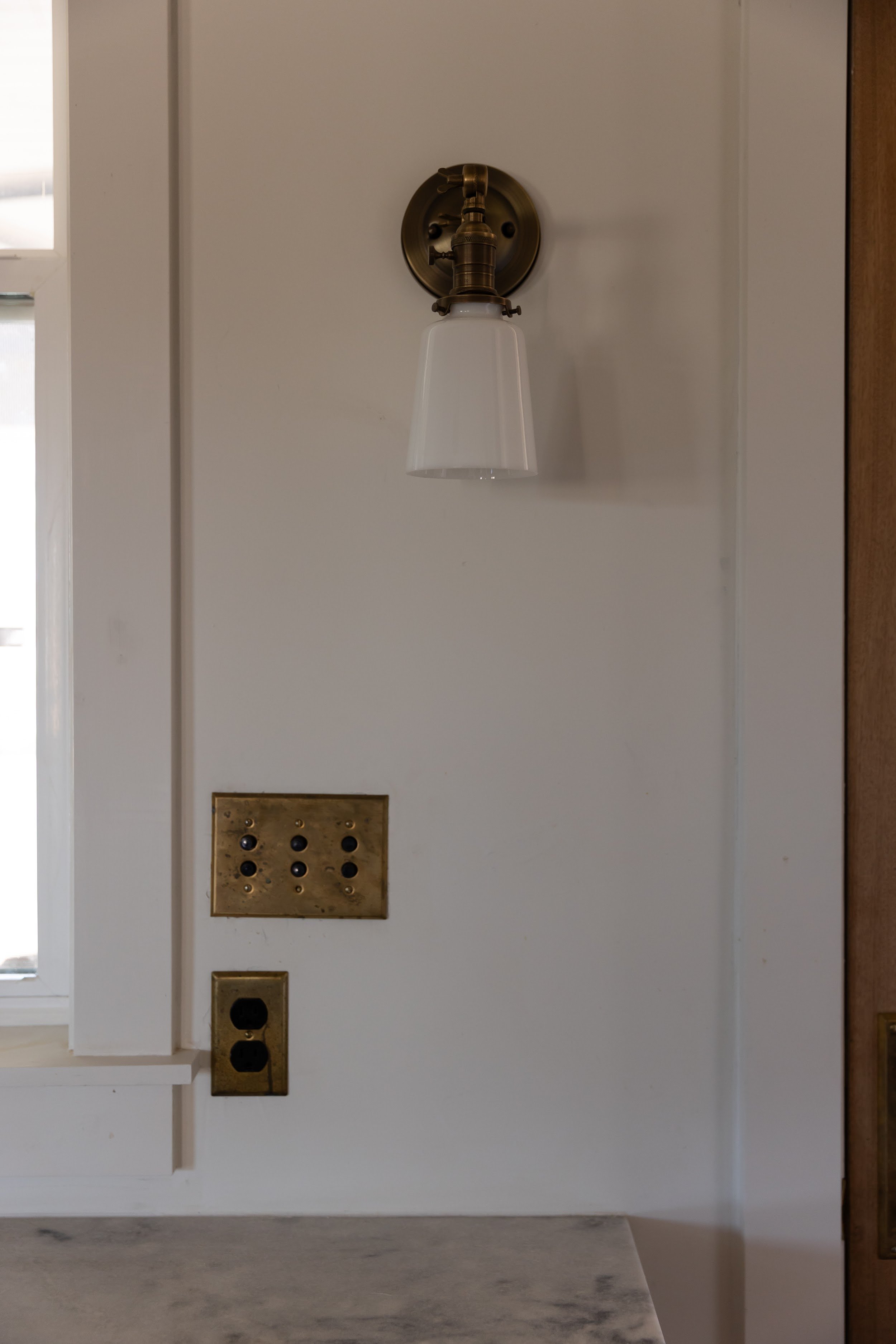 blackbuck-ridge-kitchen-brass-sconce-lampasas-tx.jpg