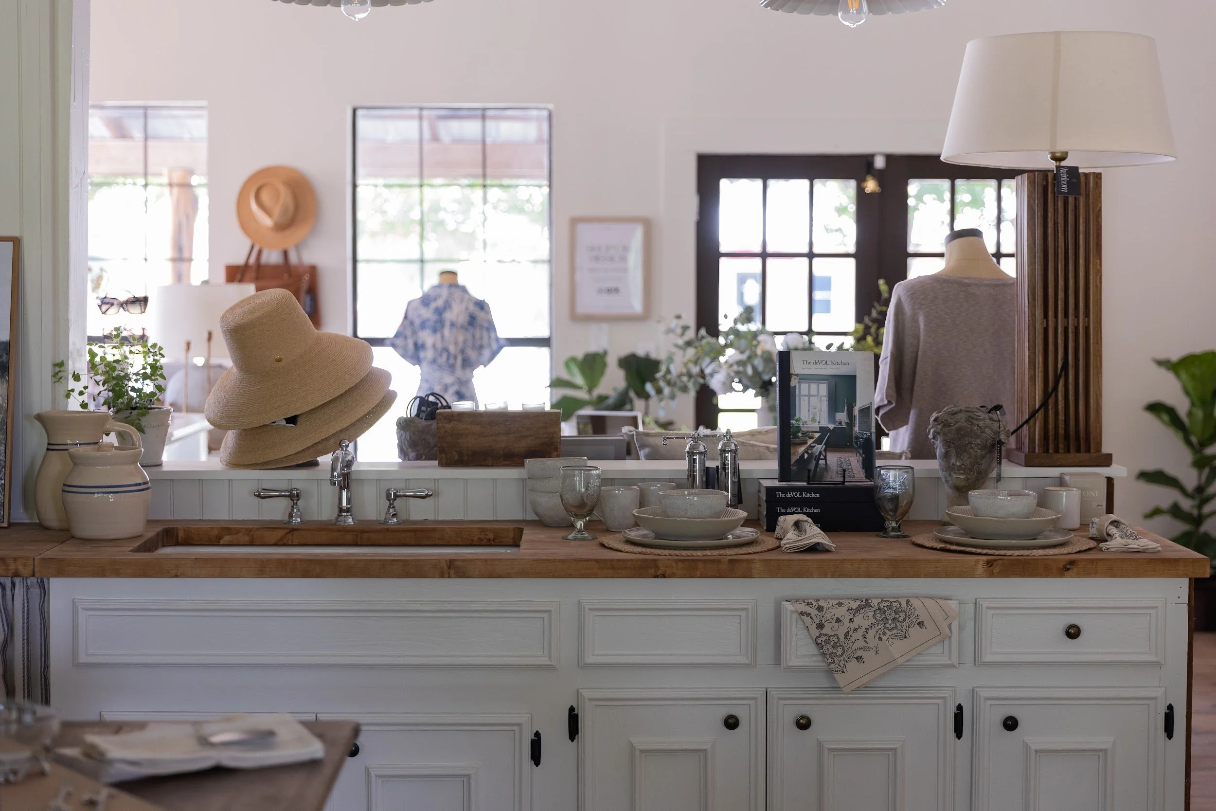 heirloom-avenue-n-shoppe-counter-arched-windows-marble-falls-tx.jpg
