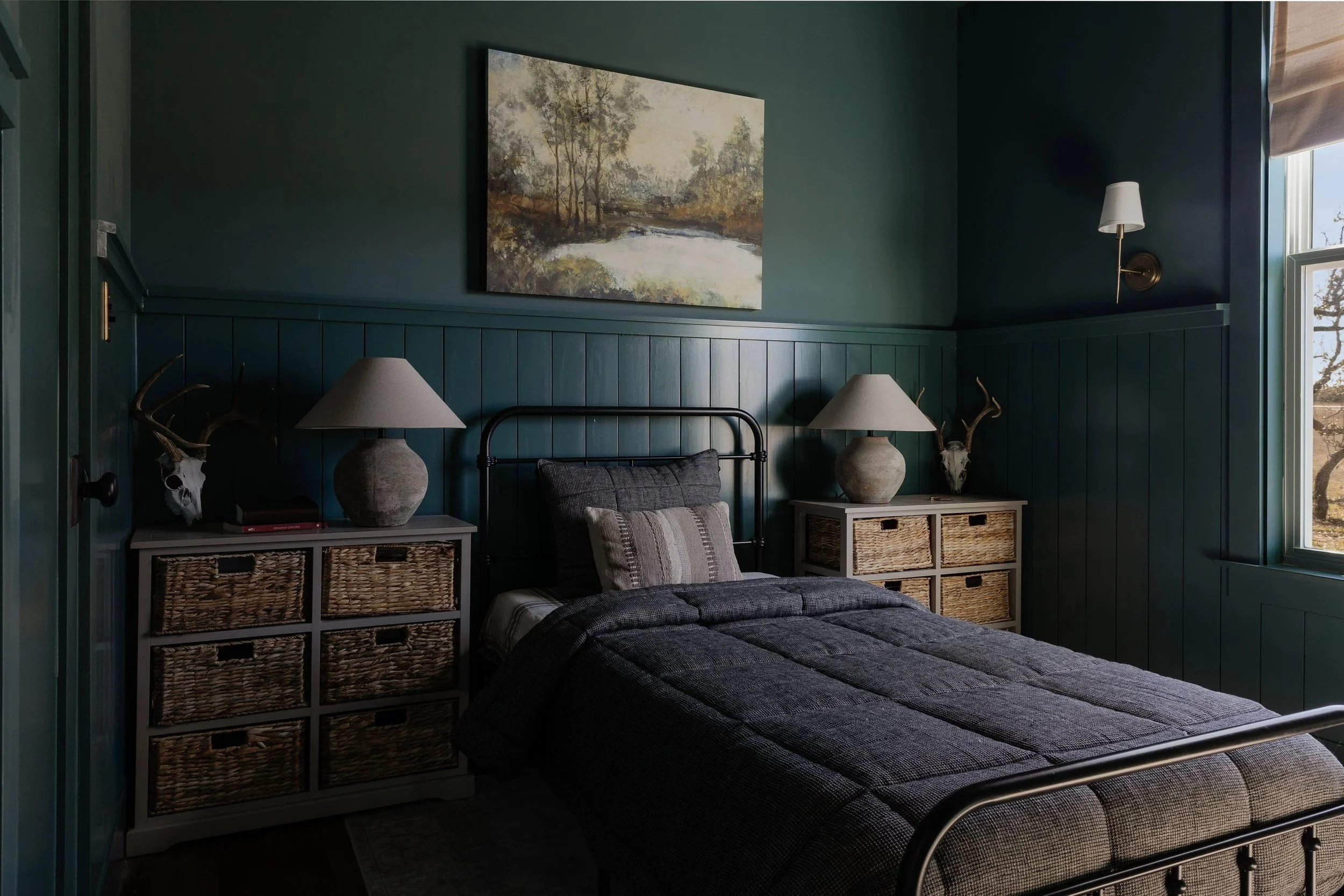 blackbuck-ridge-green-paneled-bedroom-lampasas-tx.jpg