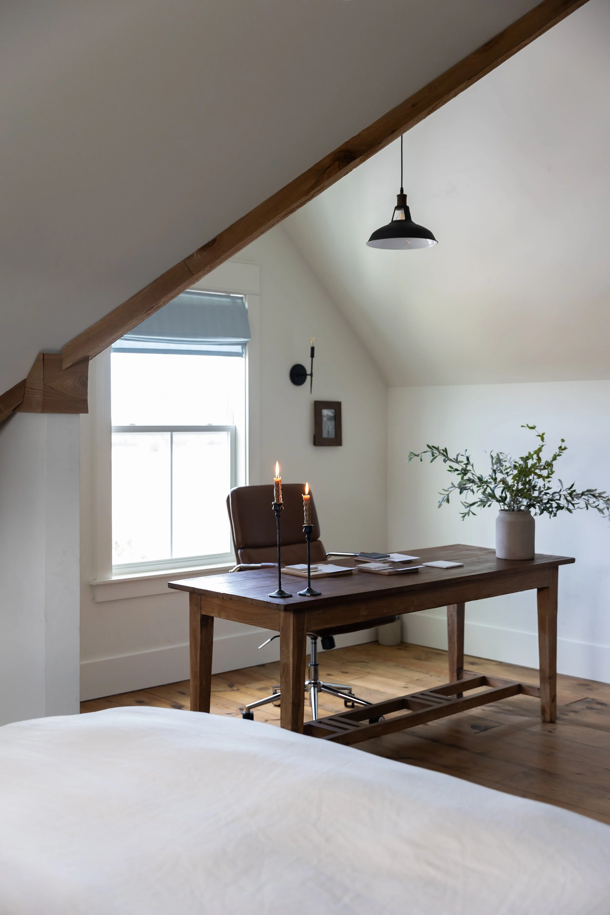 blackbuck-ridge-attic-bedroom-desk-lampasas-tx.jpg