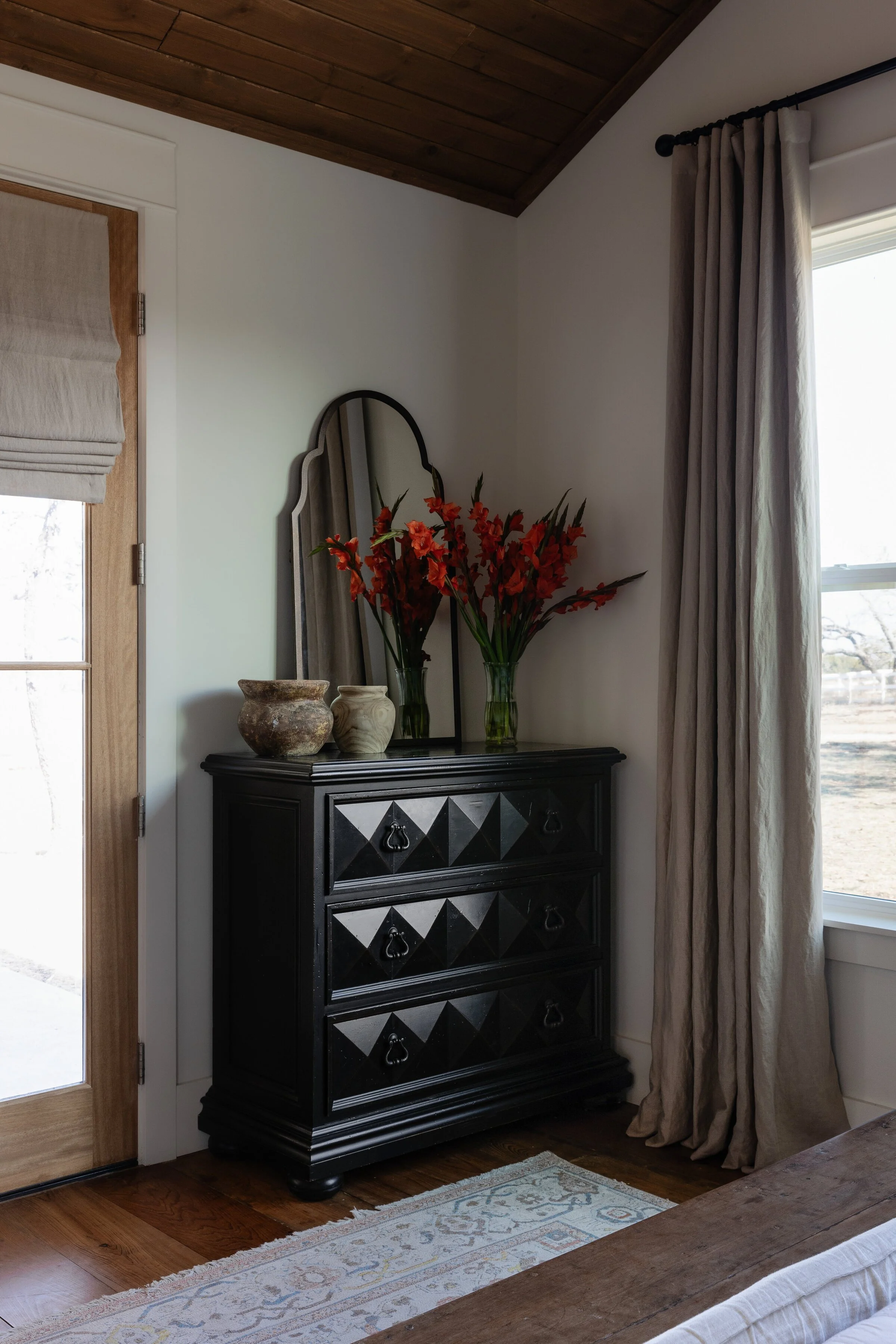 blackbuck-ridge-entry-antique-black-chest-lampasas-tx.jpg