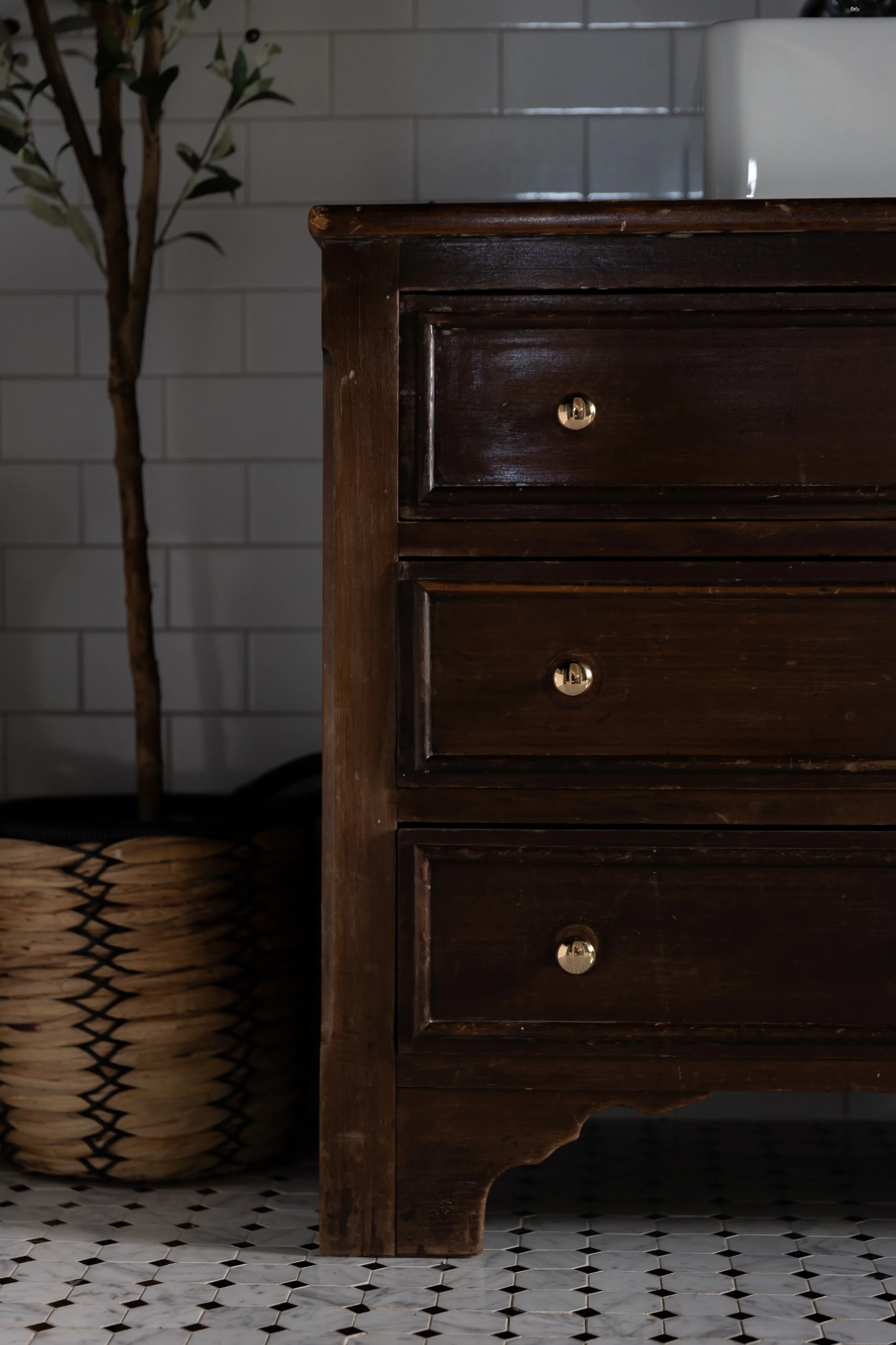 blackbuck-ridge-antique-wood-chest-bath-lampasas-tx.jpg