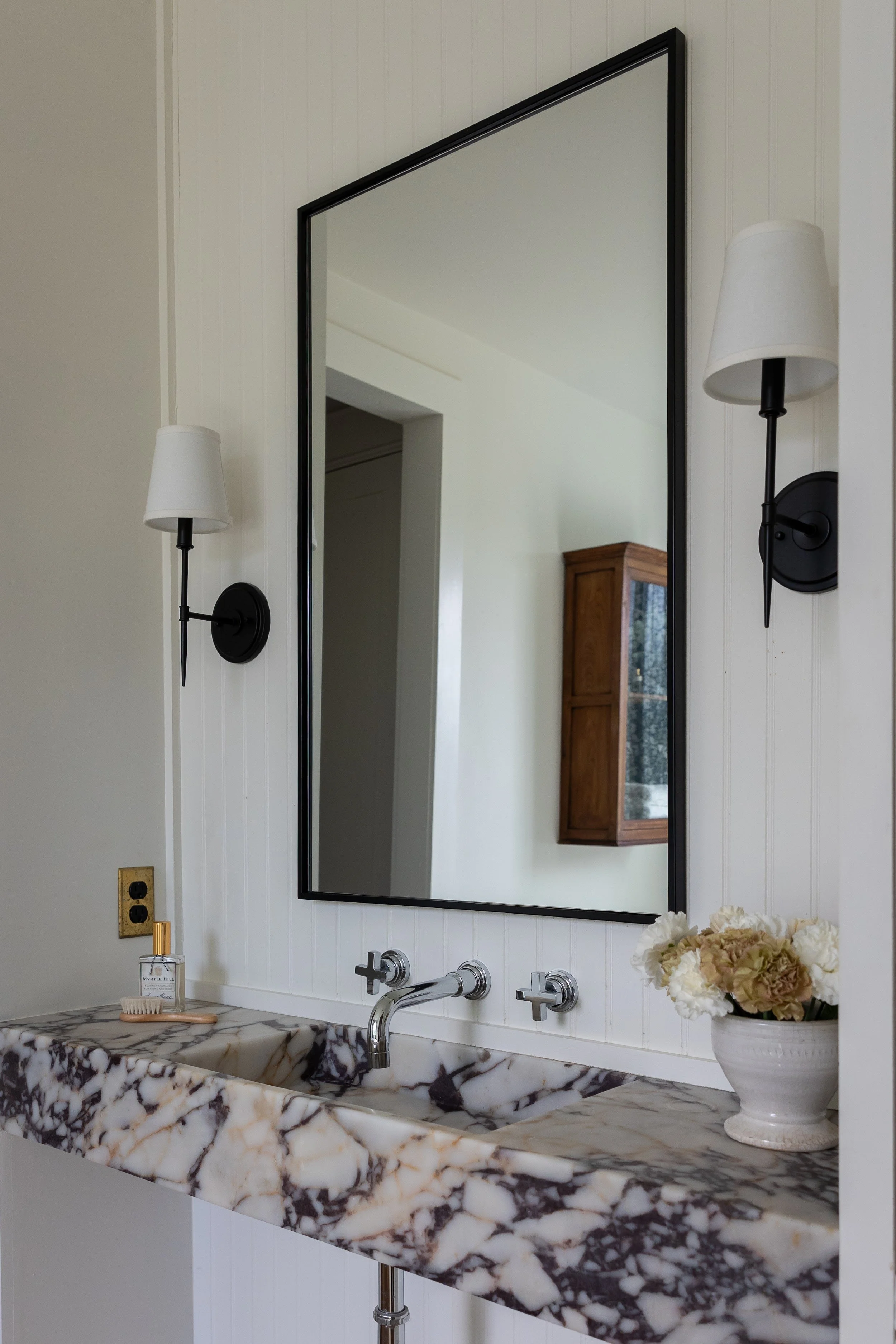 blackbuck-ridge-primary-bath-marble-sink-black-mirror-lampasas-tx.jpg