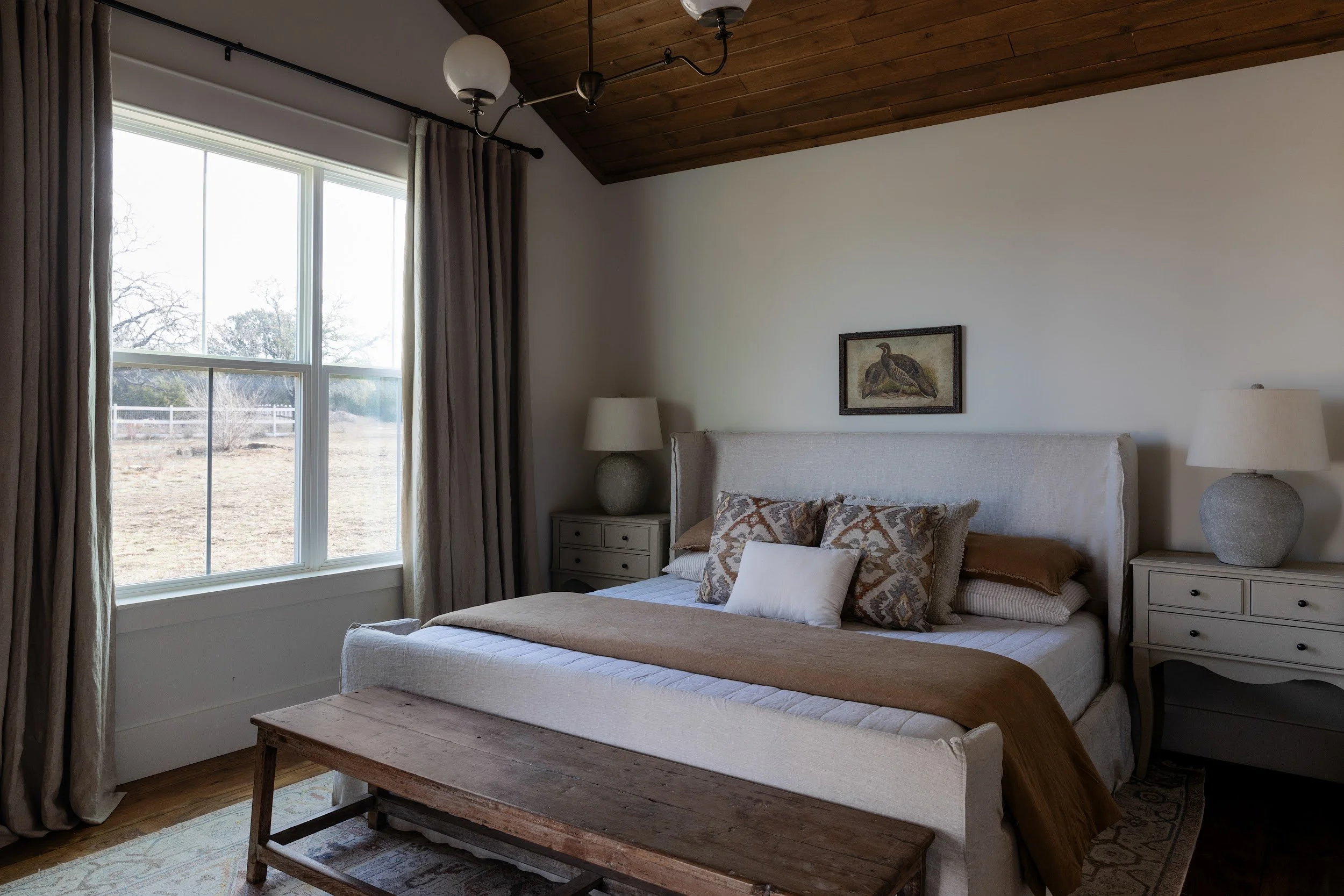 blackbuck-ridge-primary-bedroom-wood-ceiling-lampasas-tx.jpg