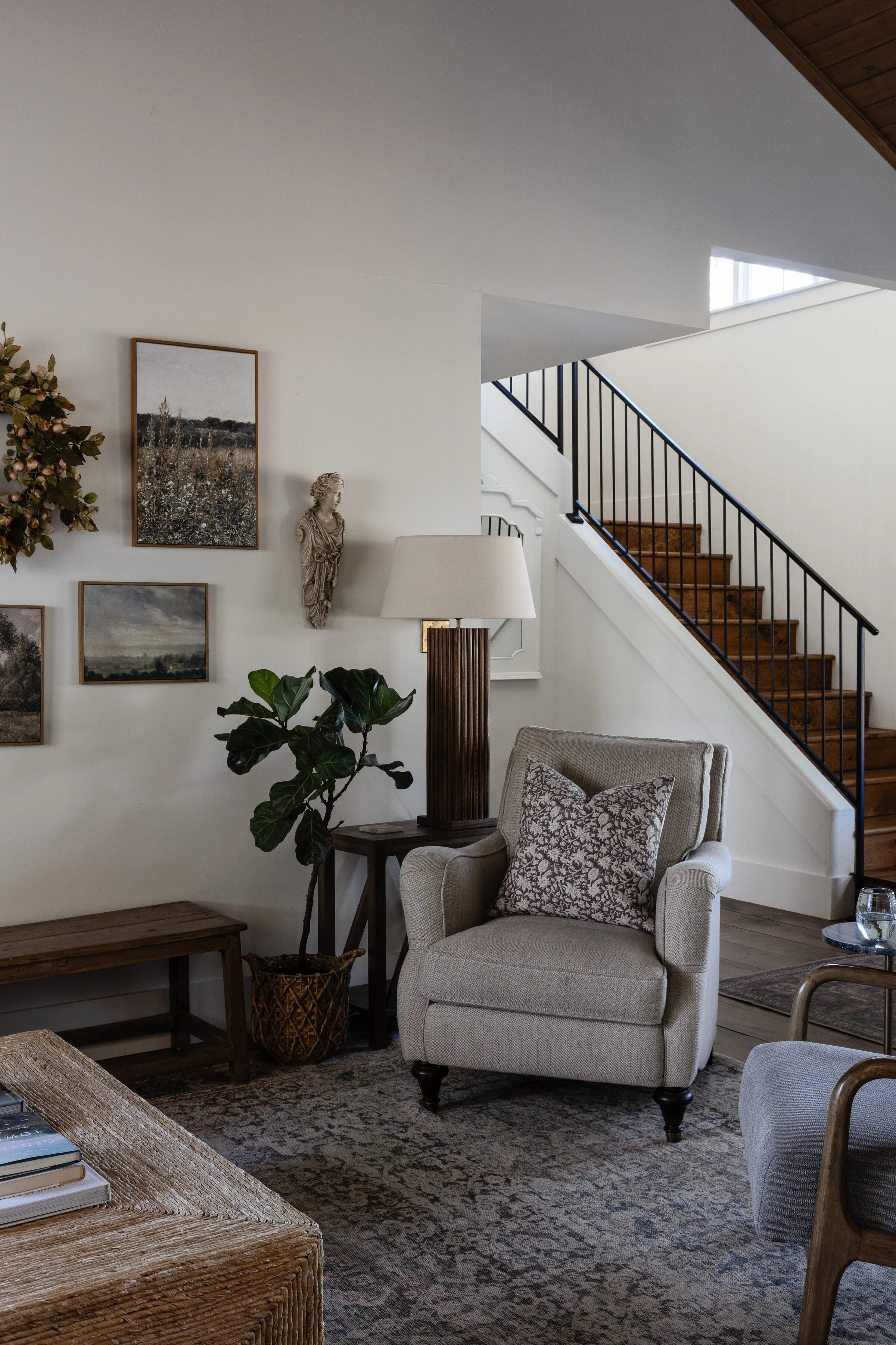 blackbuck-ridge-living-room-staircase-lampasas-tx.jpg