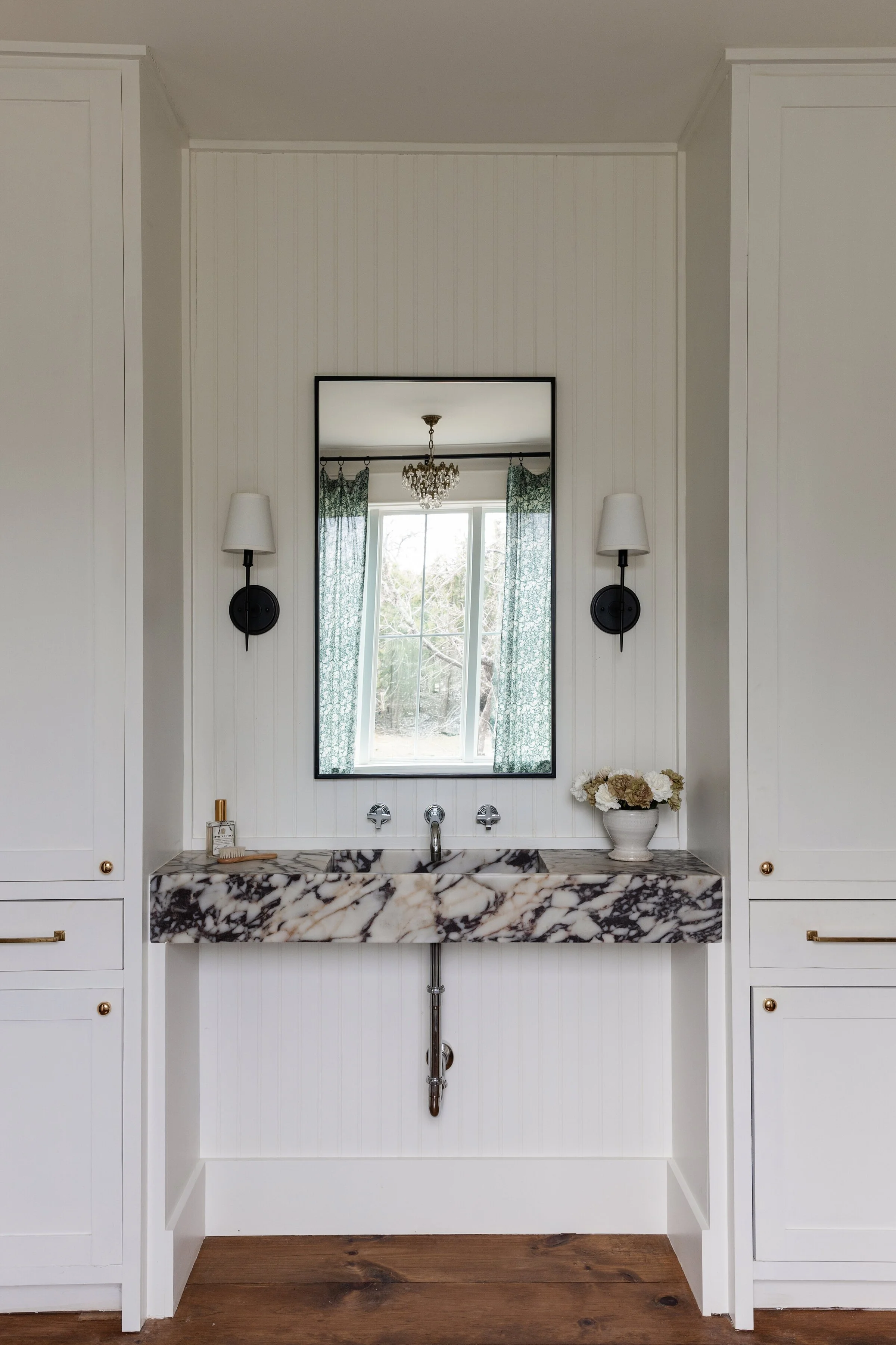 blackbuck-ridge-primary-bathroom-marble-vanity-lampasas-tx.jpg